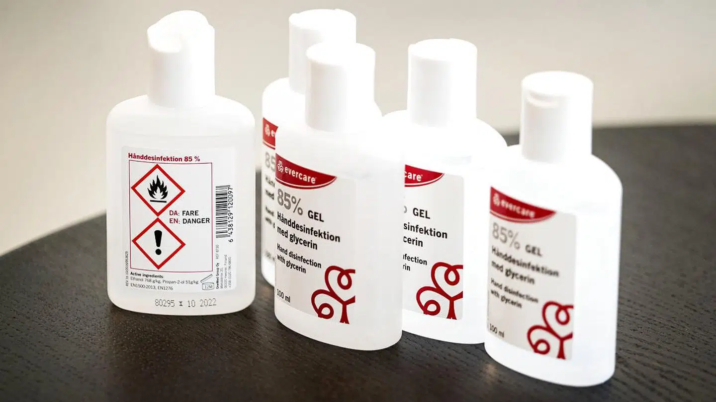 Håndsprit kan være brandfarligt, hvis det kommer i nærheden af levende lys. Vær derfor opmærksom på brandfaren.