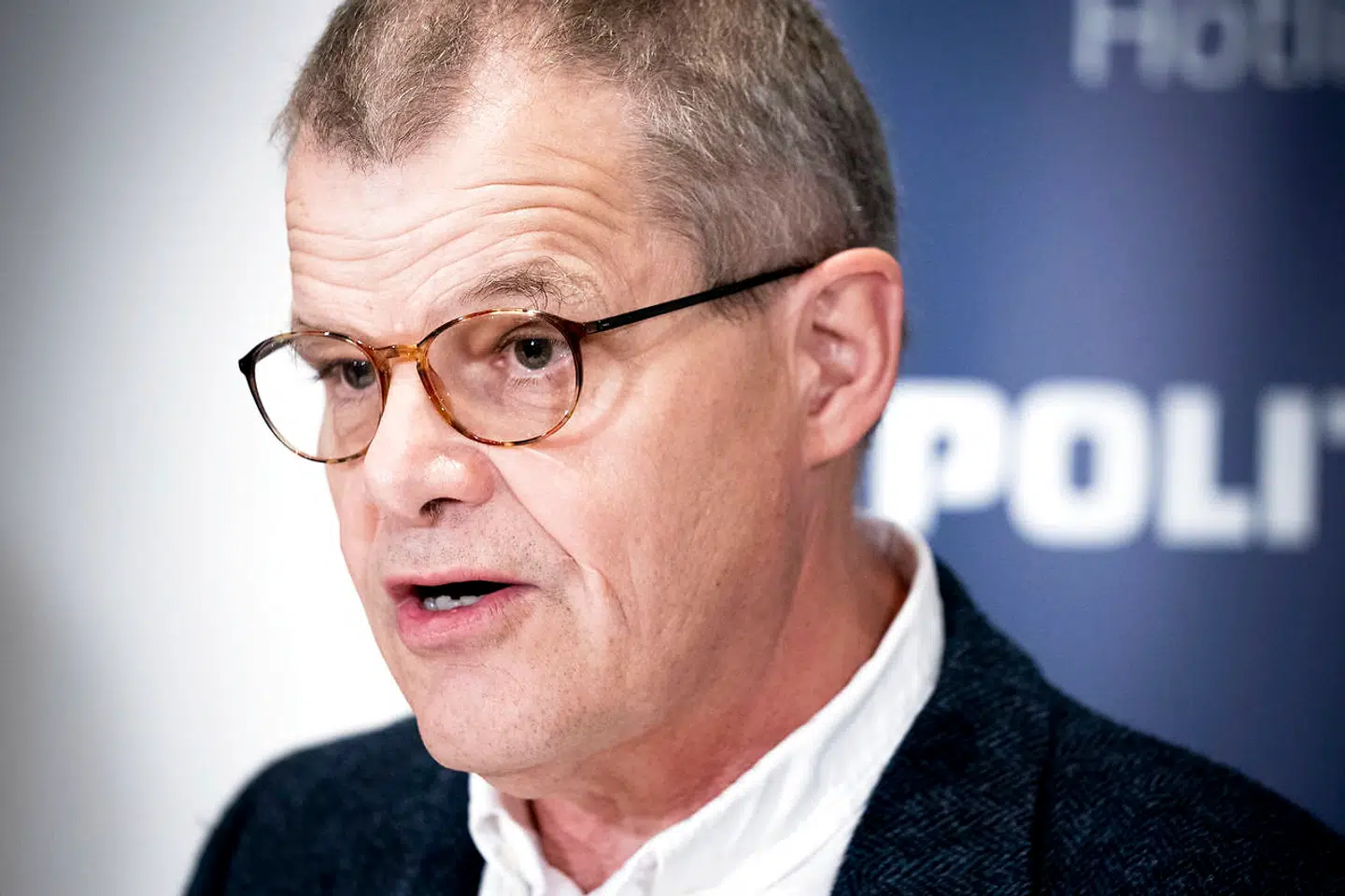 »Man ville gerne have et endnu bedre fagligt grundlag, men det er der ikke tid til,« sagde Kåre Mølbak 4. november.