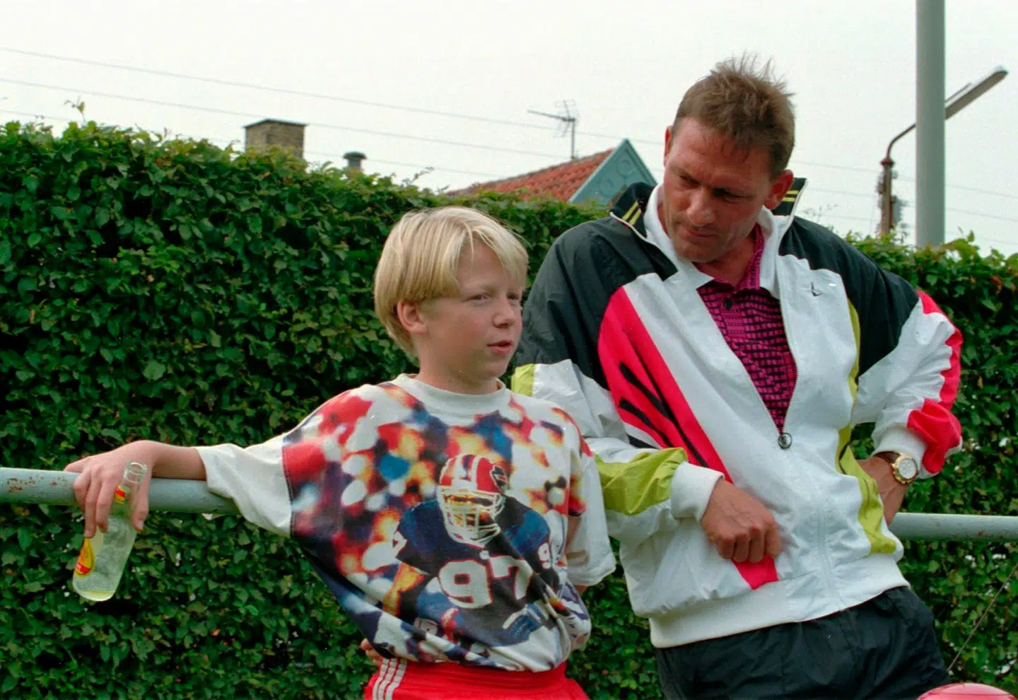 Benjamin Rothenborg Vibe som Krumme i 1994 med Preben Elkjær, der havde en gæsterolle i filmen som fodbolddommer.