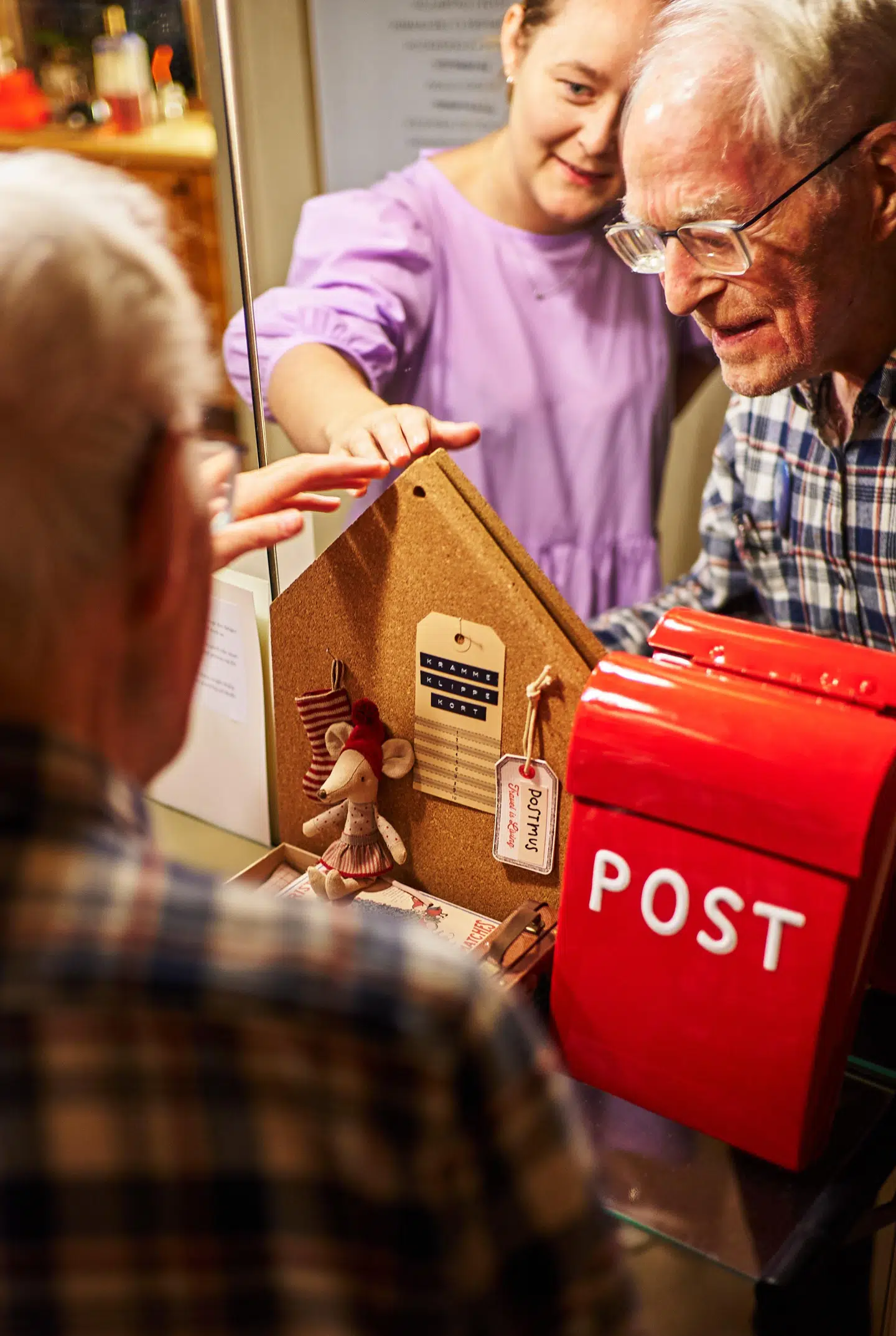 Her kan du se postmusen med den røde postkasse