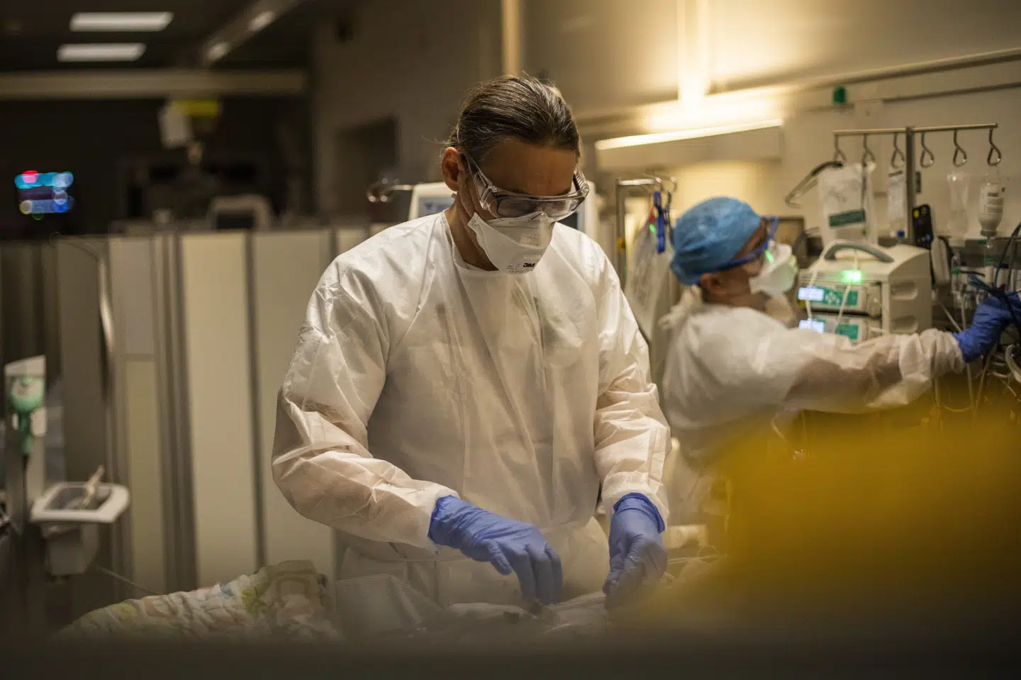Patienter med coronavirus er indlagt i kortere tid på landets intensivafdelinger nu end i foråret. I gennemsnit er de der i 10 dage nu, mens det var 13 dage i foråret, viser rapport. ólafur Steinar Gestsson/Ritzau Scanpix