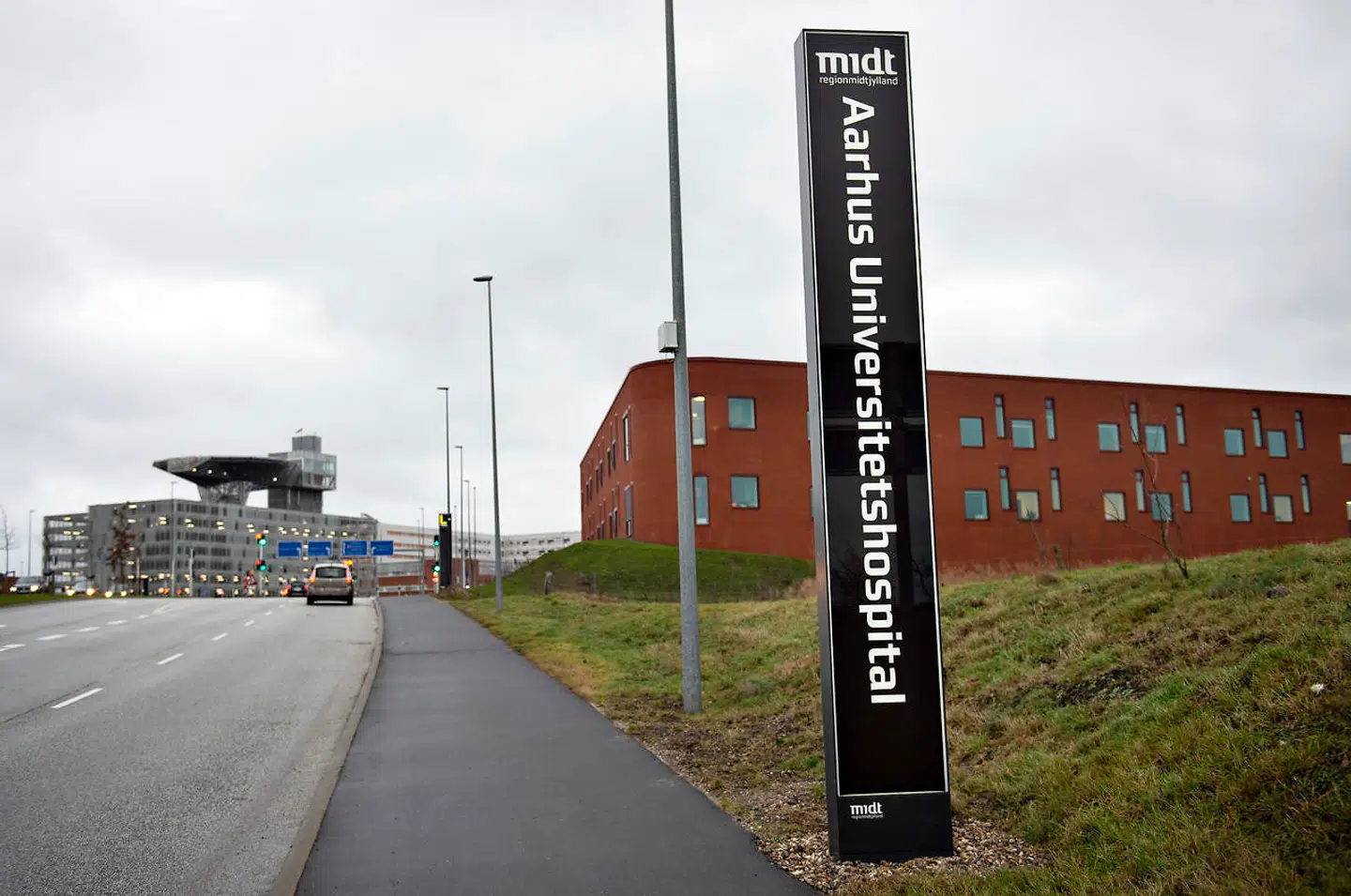 Aarhus Universitetshospital hører til under Region Midtjylland. Her kalder koncerndirektør, Ole Thomsen, kræftsyge Anders Bonnemanns ventetid for 'skrækkelig.'