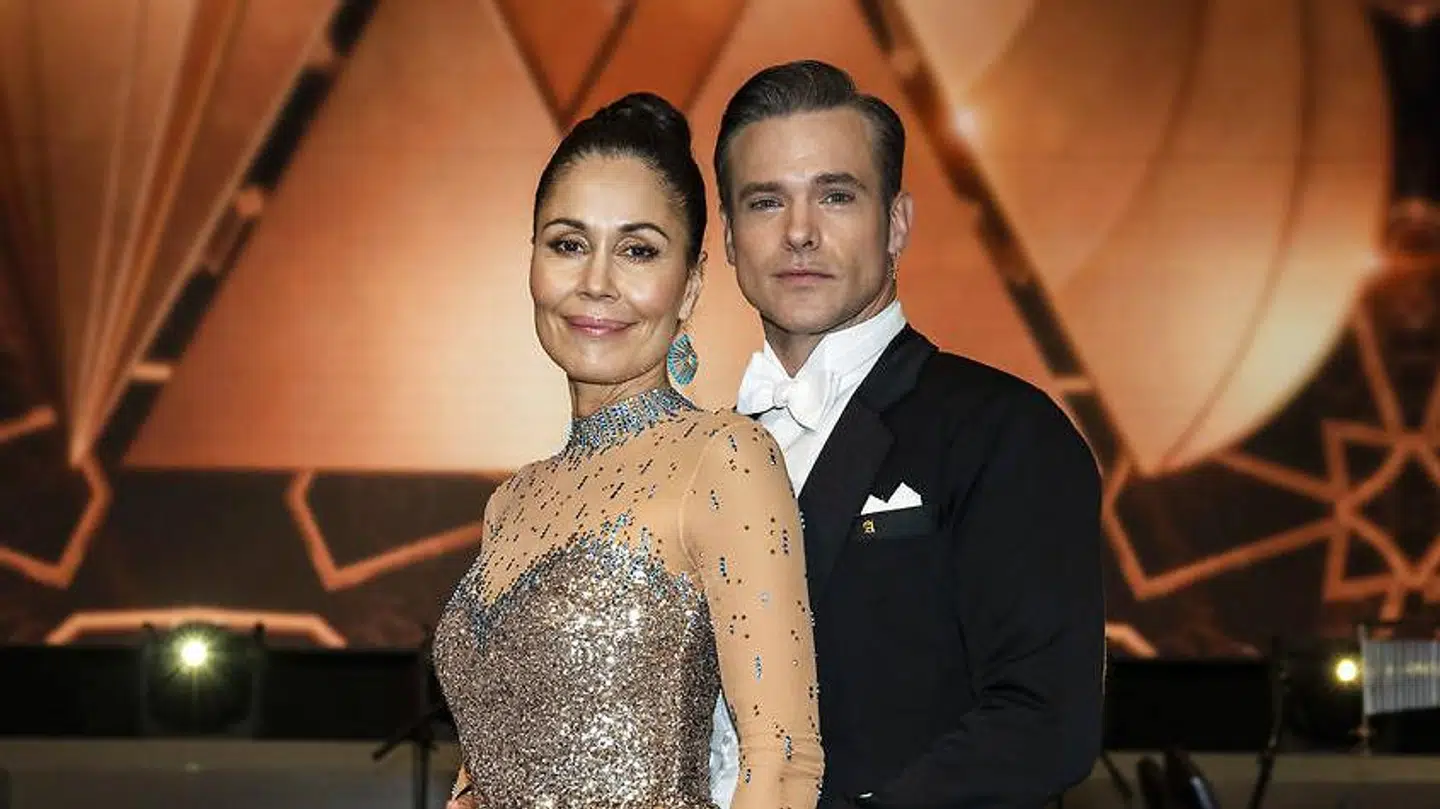 Nukâka Coster-Waldau og Silas Holst. Finalen i Vild Med Dans i København lørdag den 19. december 2020. Programmet bliver sendt på TV2, hvor kendte par dyster mod hinanden. Finalen er program 12 i showets sæson nummer 17. **POOL via Ritzau Scanpix: Anvendelser faktureres ikke** (Foto: Martin Sylvest/Ritzau Scanpix/pool)