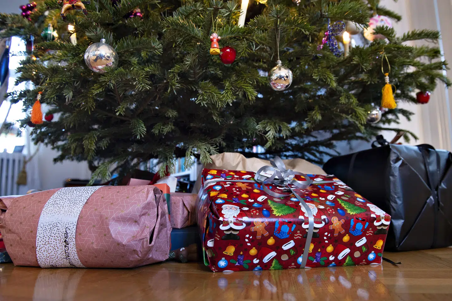 Enlige forsørgere med hjemmeboende børn kan søge om julehjælp fra Dansk Folkehjælp. I år får 14.000 familier hjælp. (Arkivfoto). Henning Bagger/Ritzau Scanpix