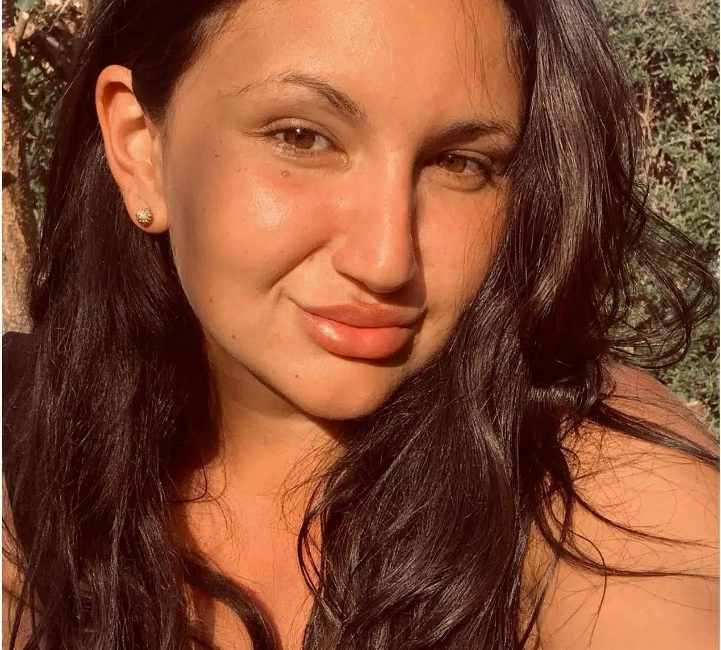Jasmin Ghantous boede på opholdssted, dengang manden kontaktede hende og en veninde. Hun mener, at han misbrugte den situation, de sad i, da de var omsorgssvigtede piger.