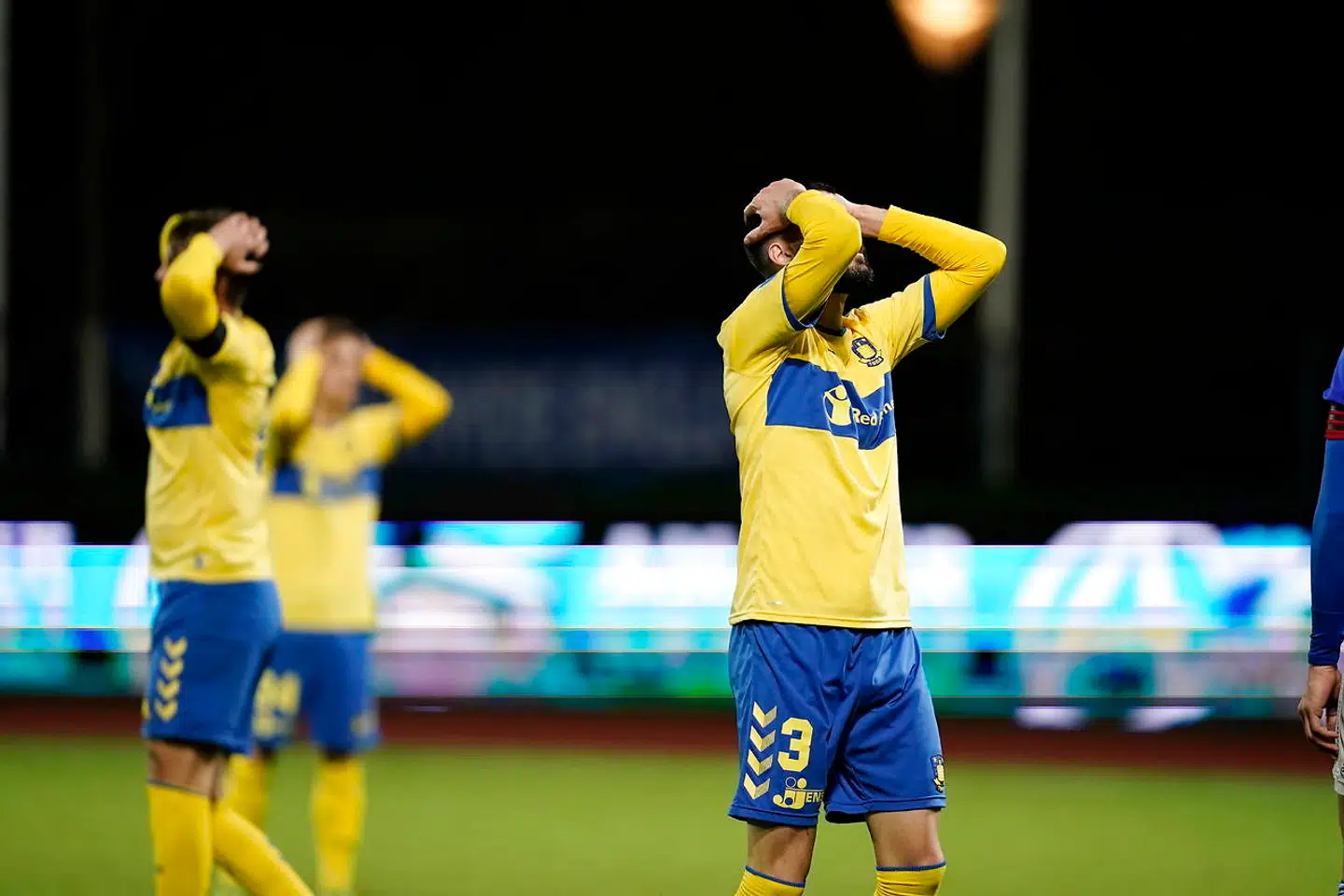 Brøndby-spillerne ærger sig efter pokal-nedturen.