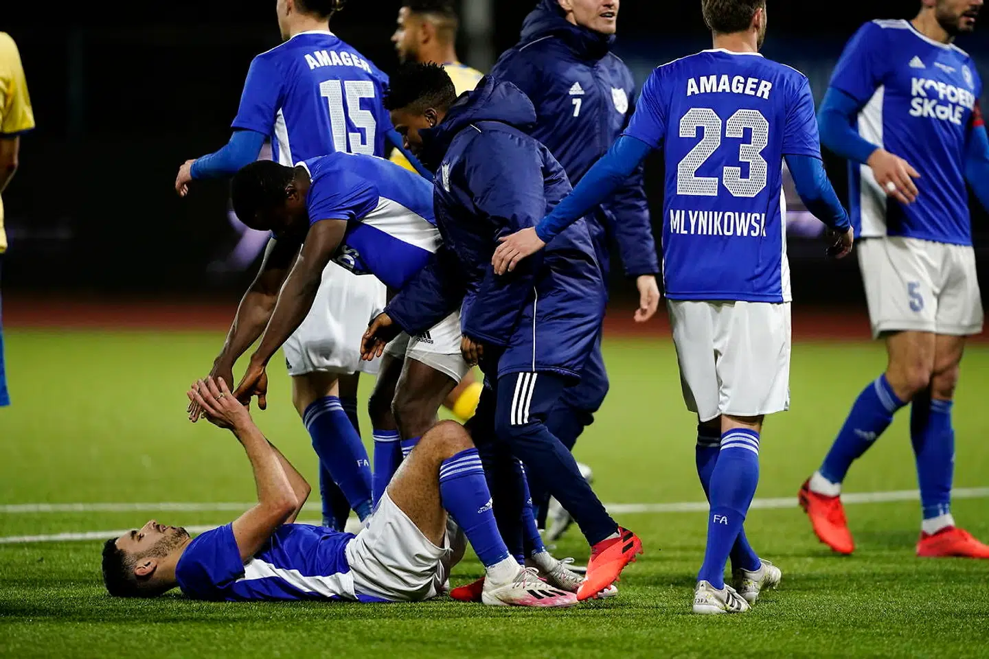 Stor jubel hos Fremad Amager-spillerne. De er klar til kvartfinalen efter en sejr over Brøndby.