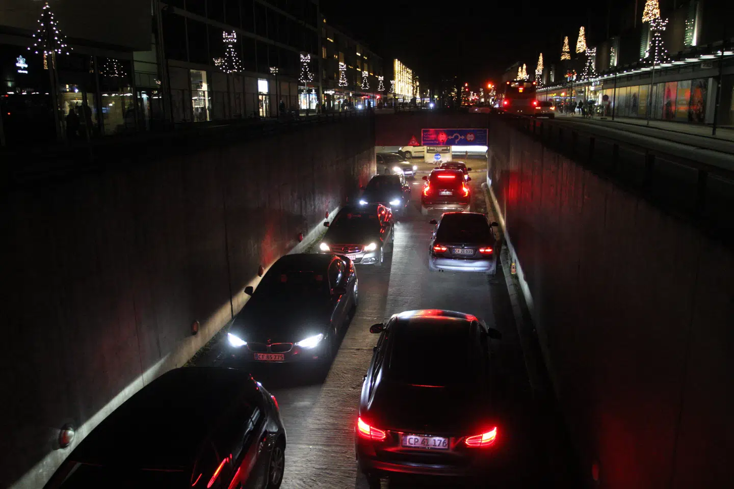 Der var kø ved Lyngby Storcenter onsdag aften efter pressemødet.