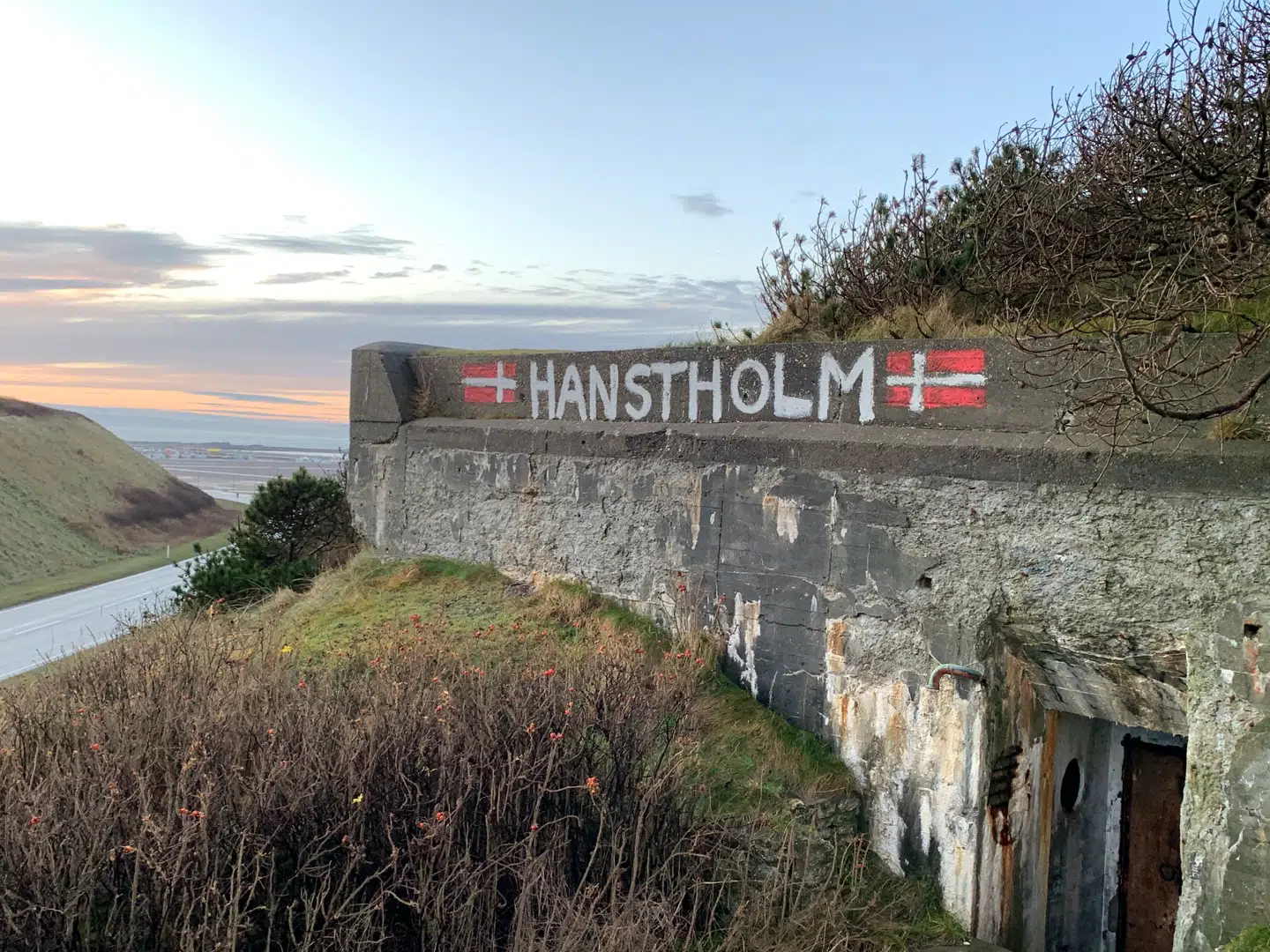 Hanstholm har gennem tiderne været vant til lidt af hvert. Blandt andet annekteringen under 2. Verdenskrig. Lige nu er der nerver på om Brexit-forhandlingerne, da fiskeriet har vital betydning for hele lokalsamfundet. Foto: Jens Anton Havskov