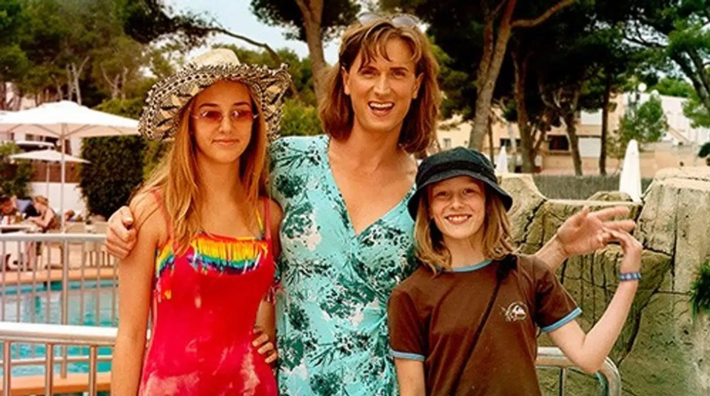 Kaya Toft Loholt (T.h.) med Mikkel Boe Følsgaard i filmen 'En helt almindelig familie'.