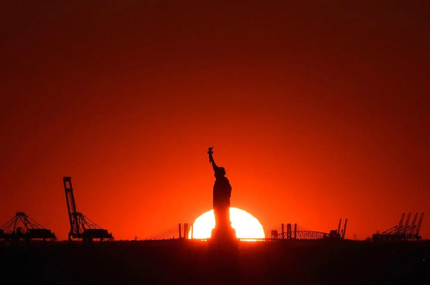 Smuk ser hun ud, Frihedsgudinden ud for New York.