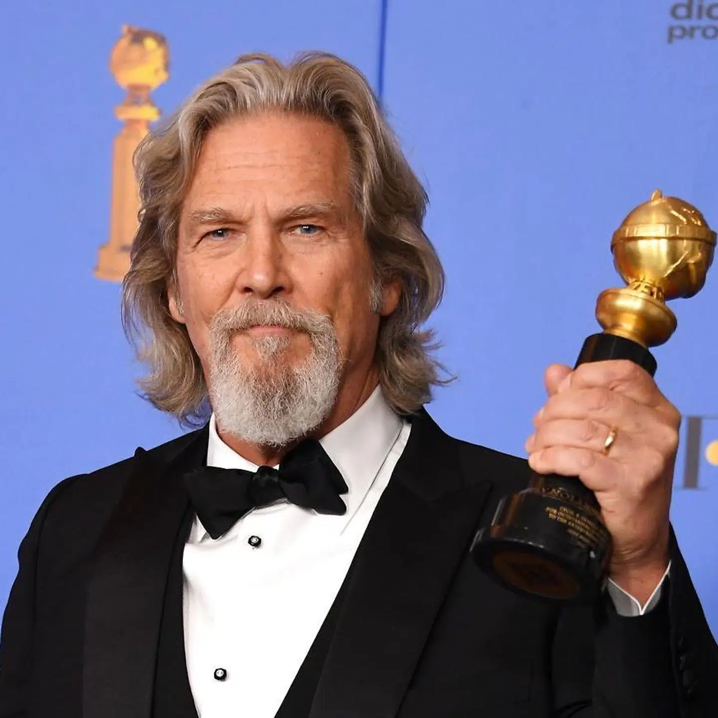 Jeff Bridges med Golden Globes ærespris i hånden i 2019.