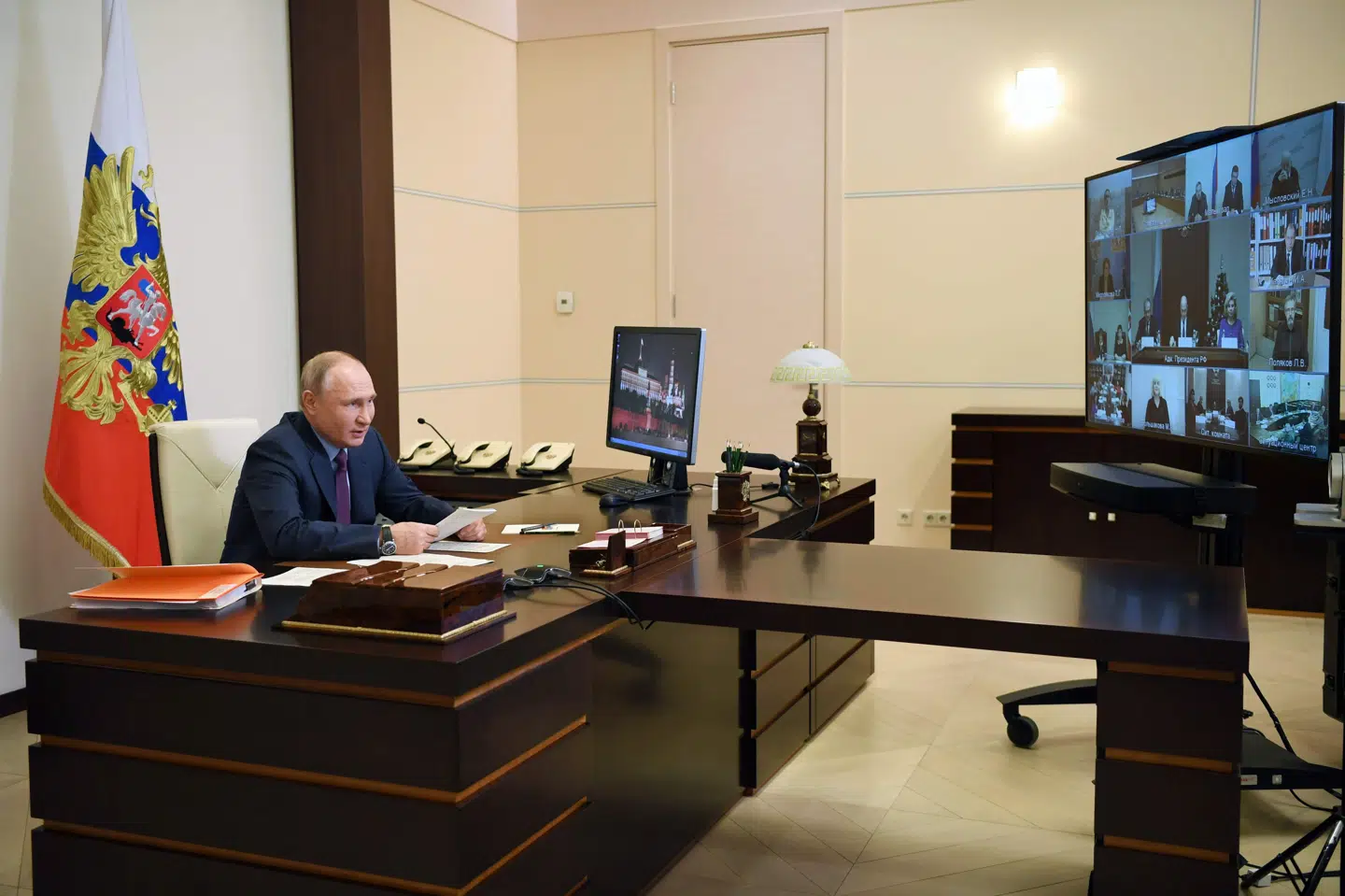 Den russiske præsident, Vladimir Putin, lykønskede tirsdag Joe Biden med sejren ved det amerikanske præsidentvalg i november. Putin udtrykker håb om, at vores lande vil kunne sætte sig ud over uenigheder og sammen fremme den globale sikkerhed. Alexey Nikolsky/Ritzau Scanpix