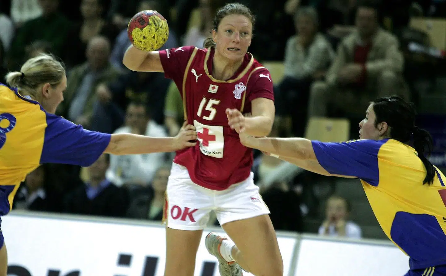 Katrine Fruelund under en landskamp mod Sverige.