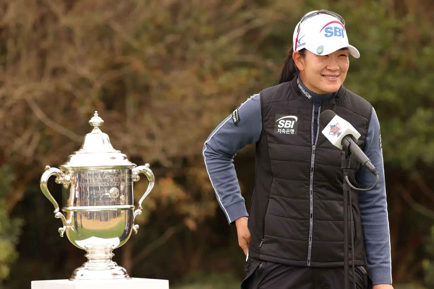 A Lim Kim ses her med US Open-trofæet. Carmen Mandato/Ritzau Scanpix