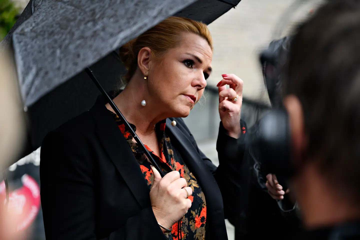 (ARKIV) Inger Støjberg (V) taler med pressen efter sin afhøring, da Instrukskommissionen fortsætter afhøringer ved Retten på Frederiksberg, fredag 25. september 2020. 42 personer er blevet afhørt i sagen om ulovlig adskillelse af asylpar under Inger Støjberg (V). Mandag aflægger Instrukskommissionen delberetning. Det skriver Ritzau lørdag 12. december 2020. (Foto: Philip Davali/Ritzau Scanpix)