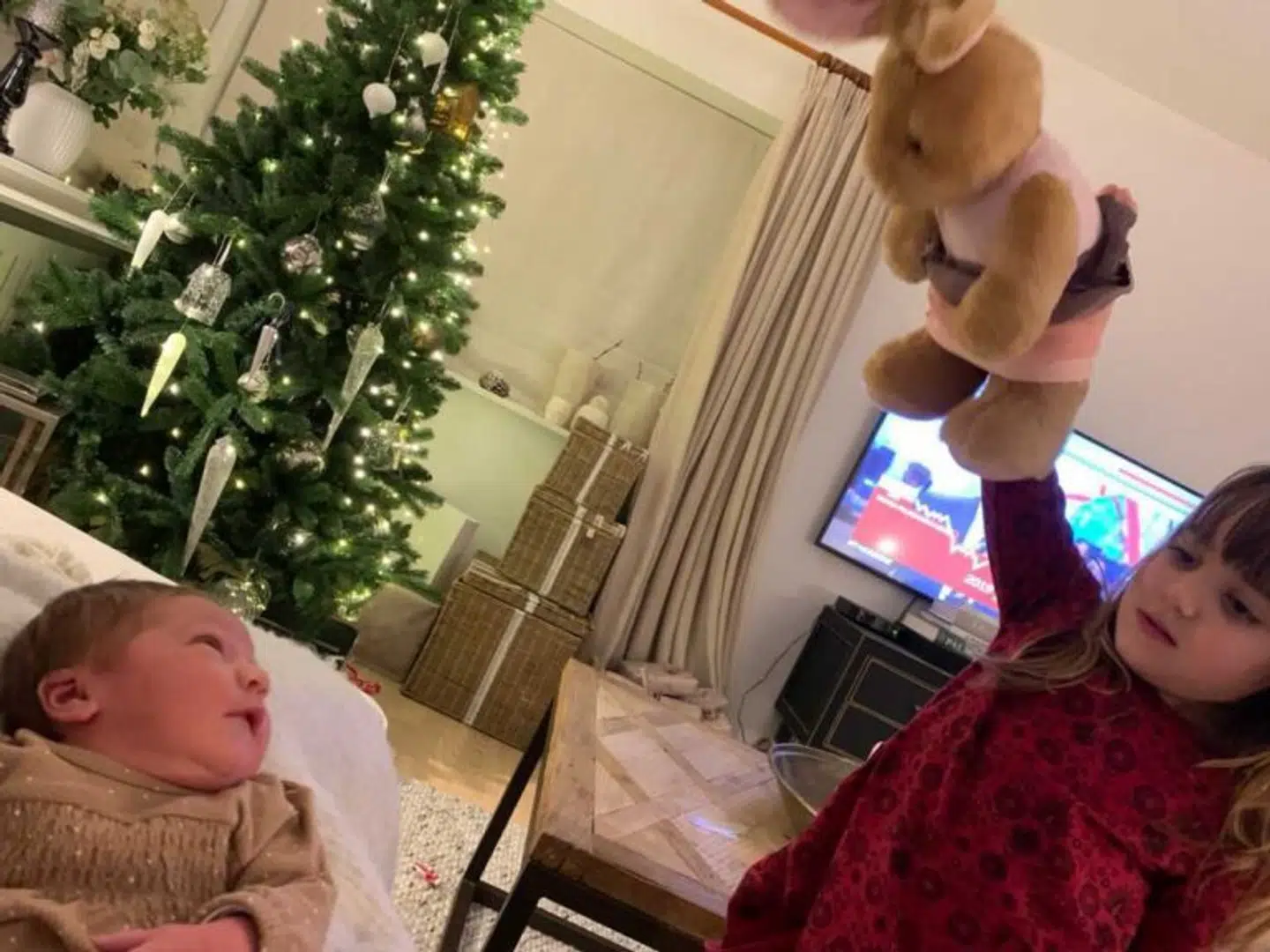 Amalies børn Josephine og Hannah.