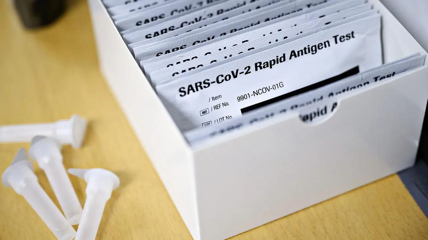 Hurtigtest er ikke nær så sikre, som den test, det offentlige kan tilbyde. Til gengæld kan man hurtigt komme til.