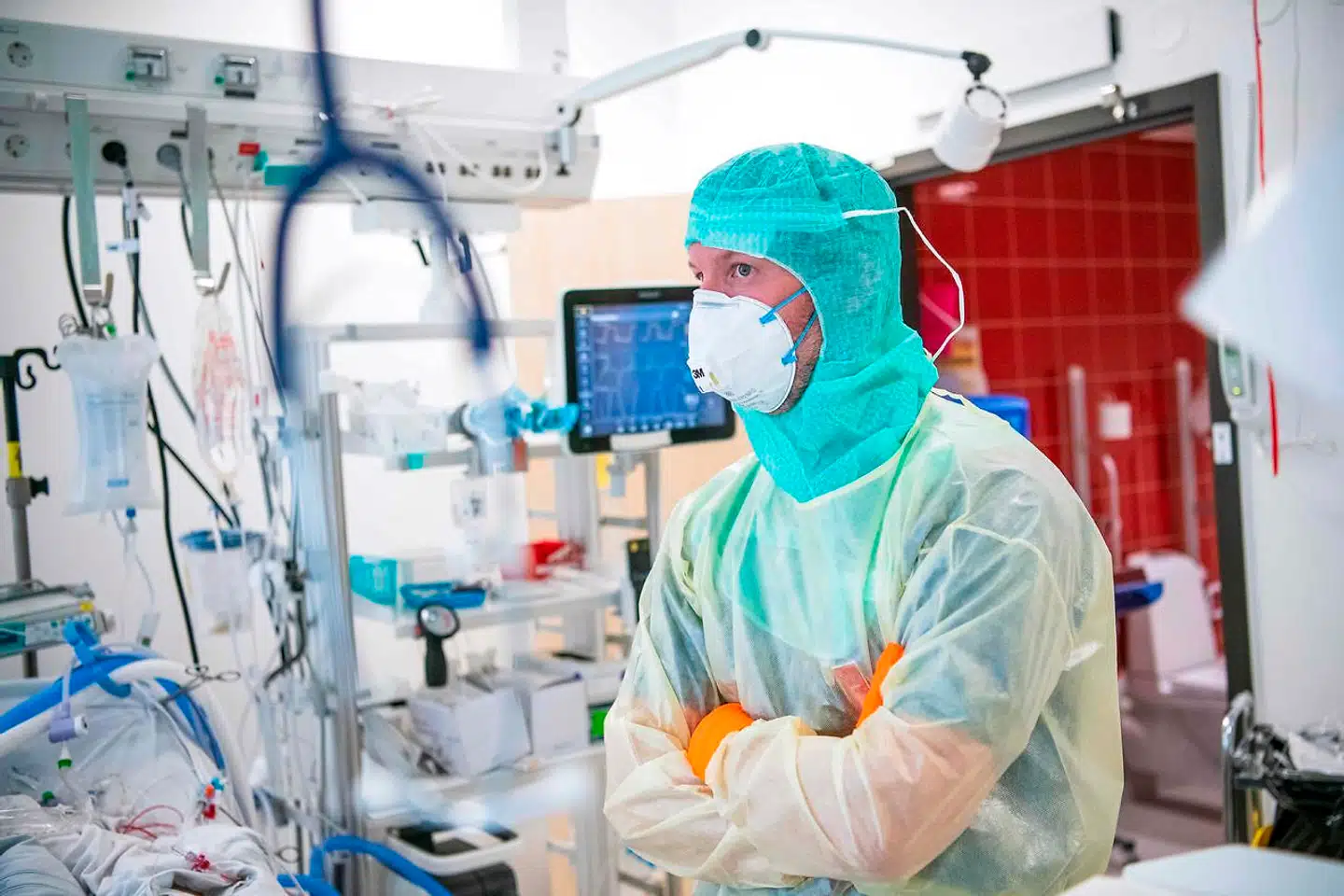 Billedet er taget på en covid-afdeling på Karolinska hospitalet tæt på Stockholm i april.