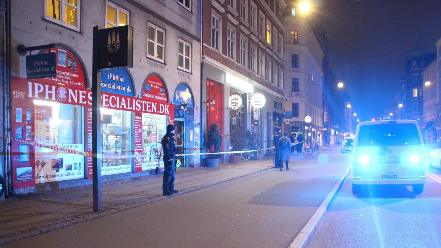 Politiet er lige nu massivt til stede. Foto: Presse-fotos.dk