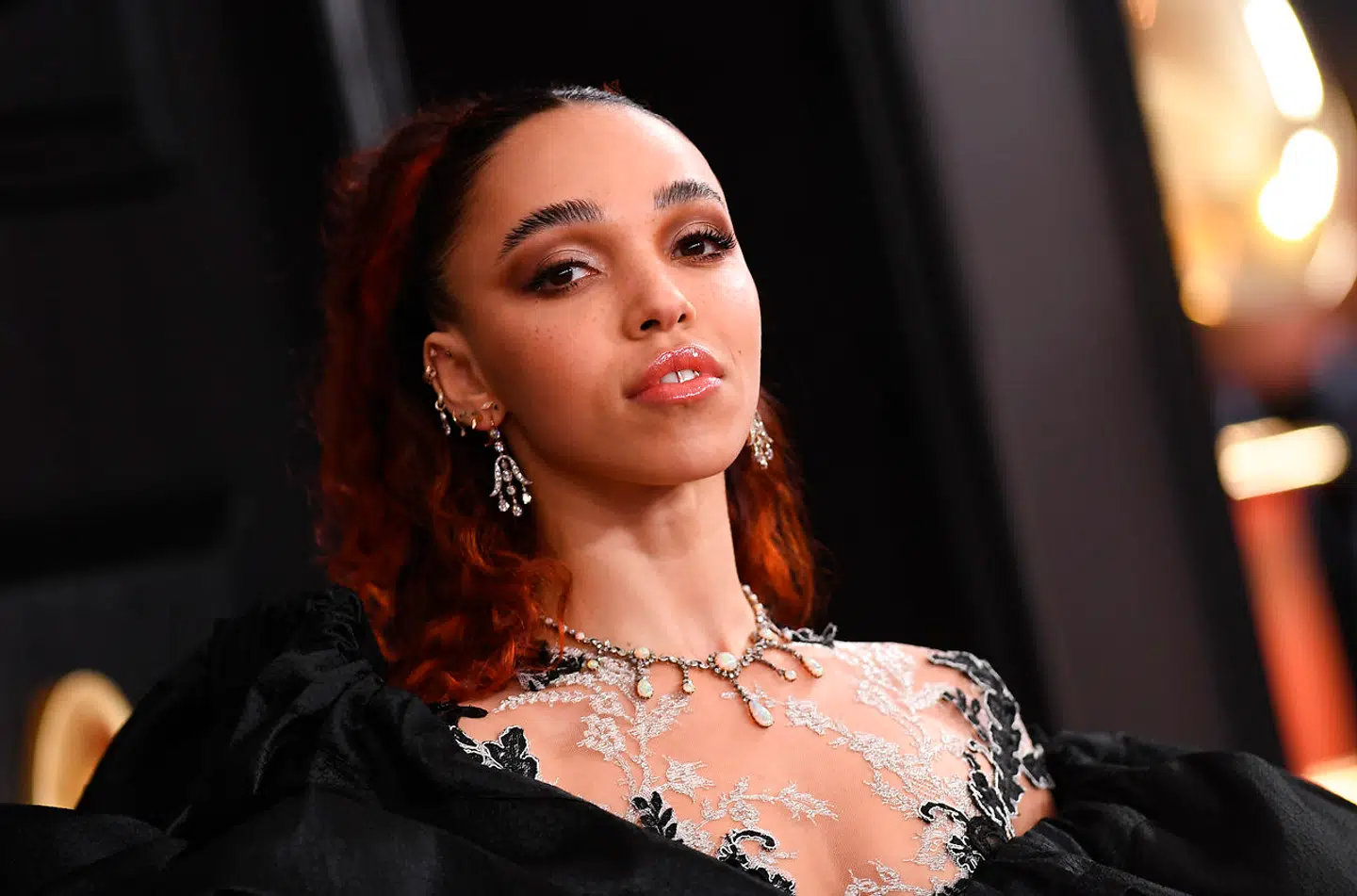 FKA Twigs stod angiveligt model til meget, da hun var sammen med Shia LaBeouf.