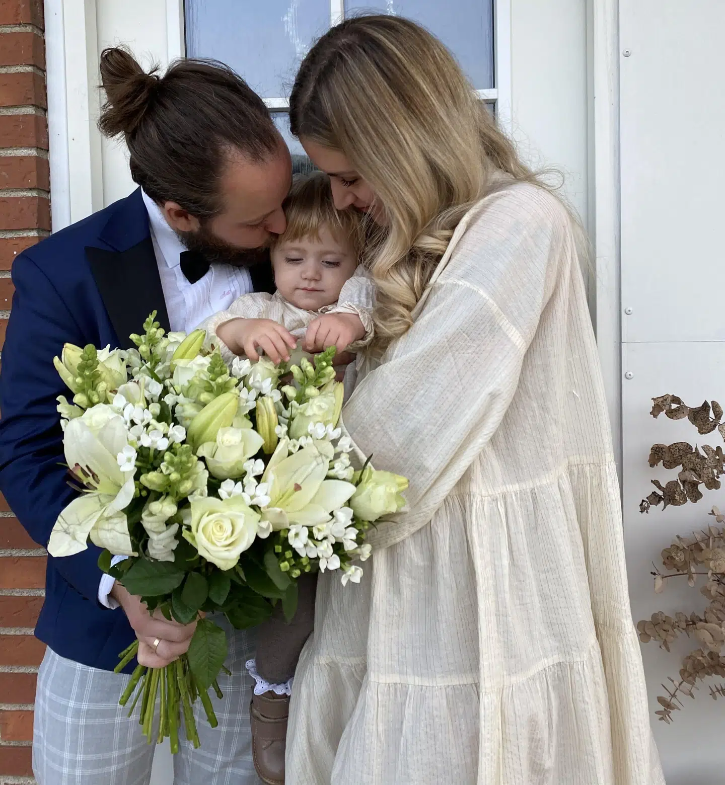 For nylig kunne Henrik og Nina genfejre deres vielsesdag sammen med Olivia i god behold.
