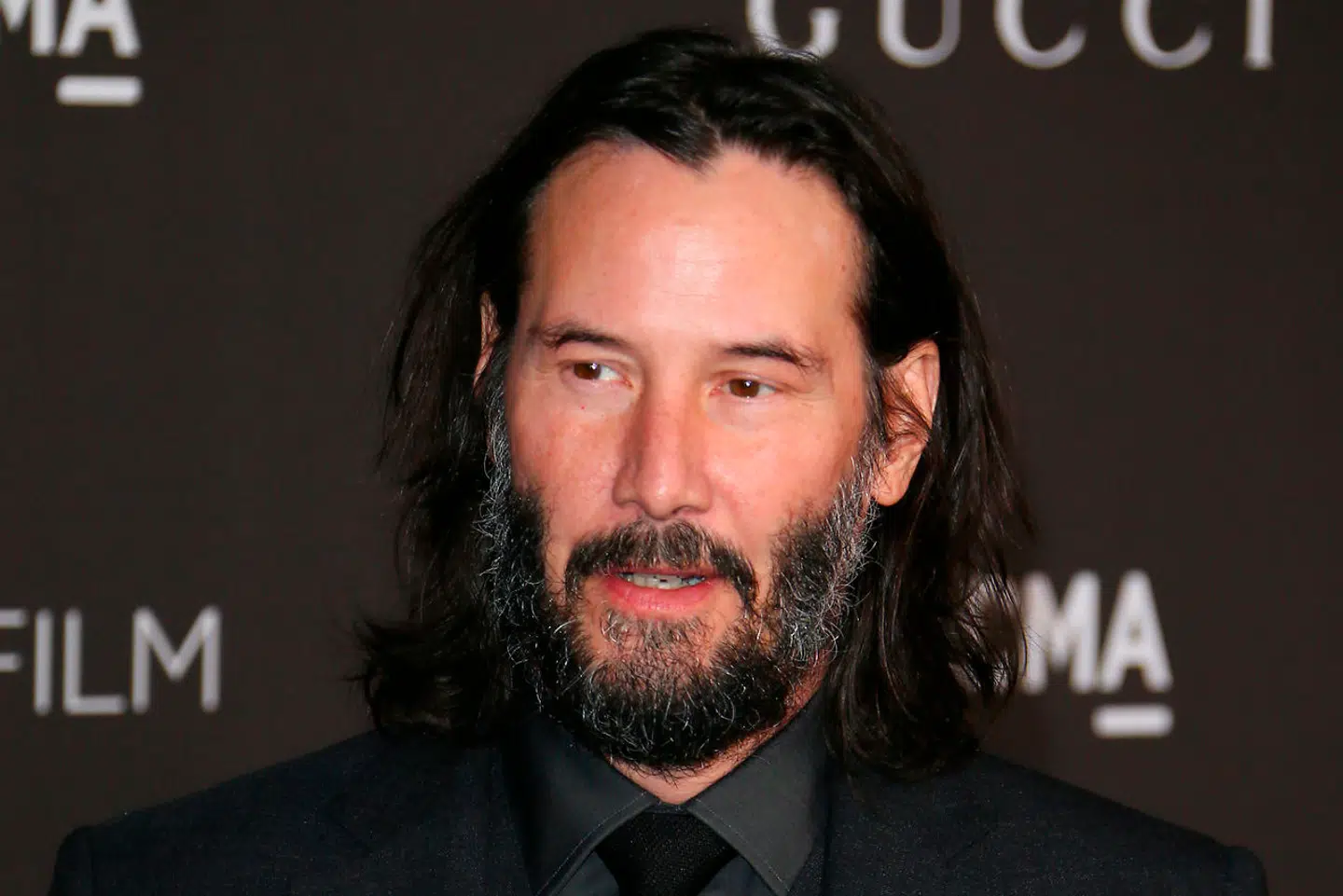 Den canadiske skuespiller Keanu Reeves er med i spillet... Som sig selv.