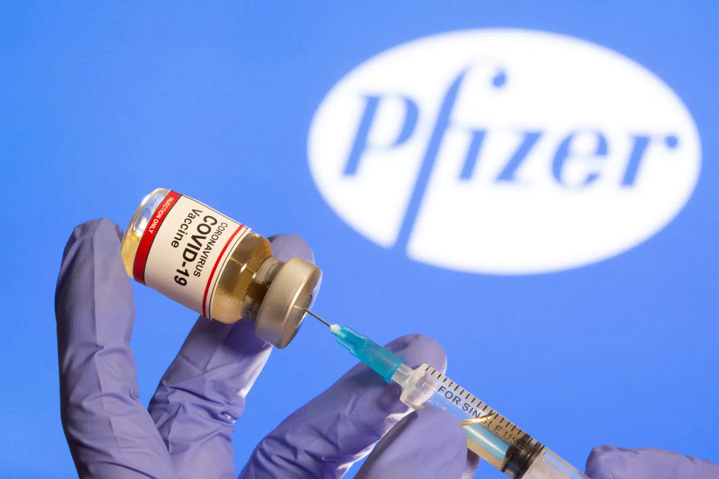 Personer, som har døjet med betydelige allergiske reaktioner, har fået besked på, at de ikke skal lade sig vaccinere med Pfizer og Biontechs covid-19-vaccine. Dado Ruvic/Reuters
