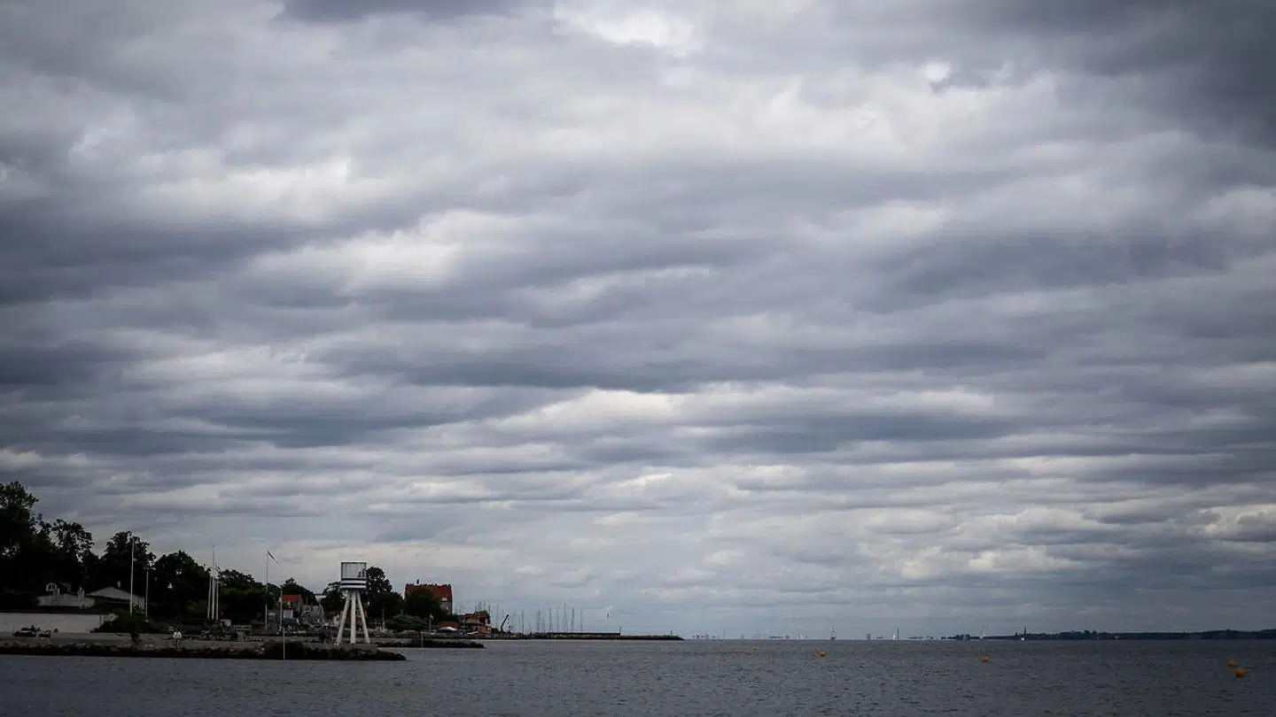 Bellevue Strand i Klampenborg, fredag den 3. juli 2020. Weekenden byder på regnvejr og blæst. (Foto: Niels Christian Vilmann/Scanpix 2020)