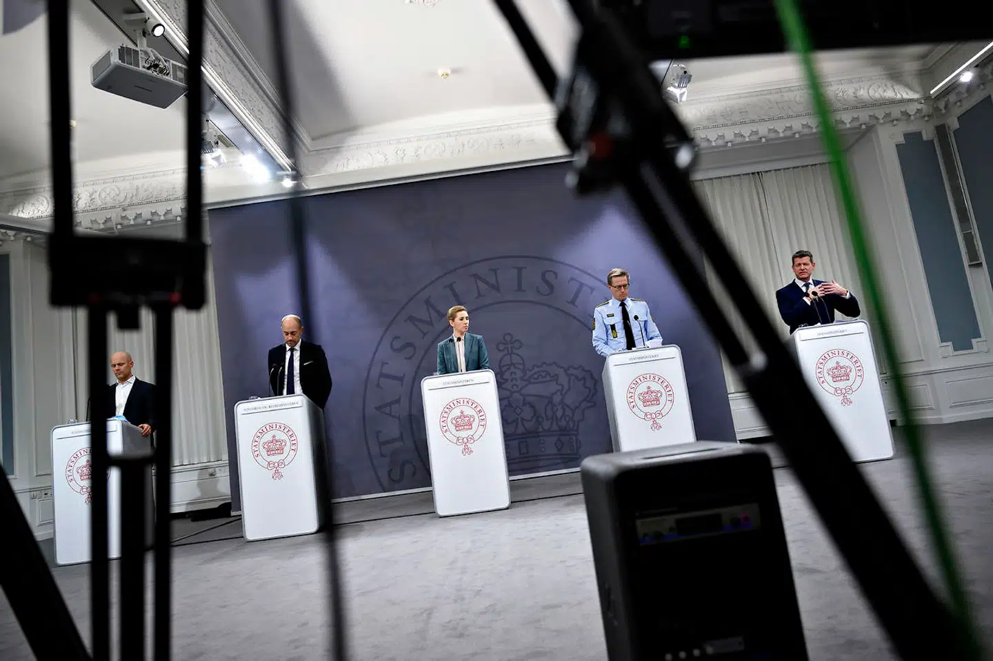 Senest mandag blev der på et pressemøde opfordret til at handle på nettet.