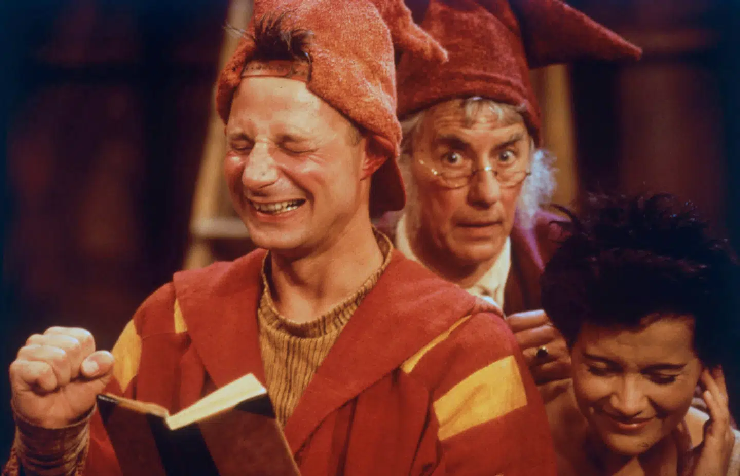 TV 2's julekalender 'Alletiders jul' fra 1994 er blevet sendt flere gange. Her ses nisserne Pyrus, Jan Linnebjerg, og Gyldengrød, Paul Hüttel, samt Karen Gardelli som Freja.
