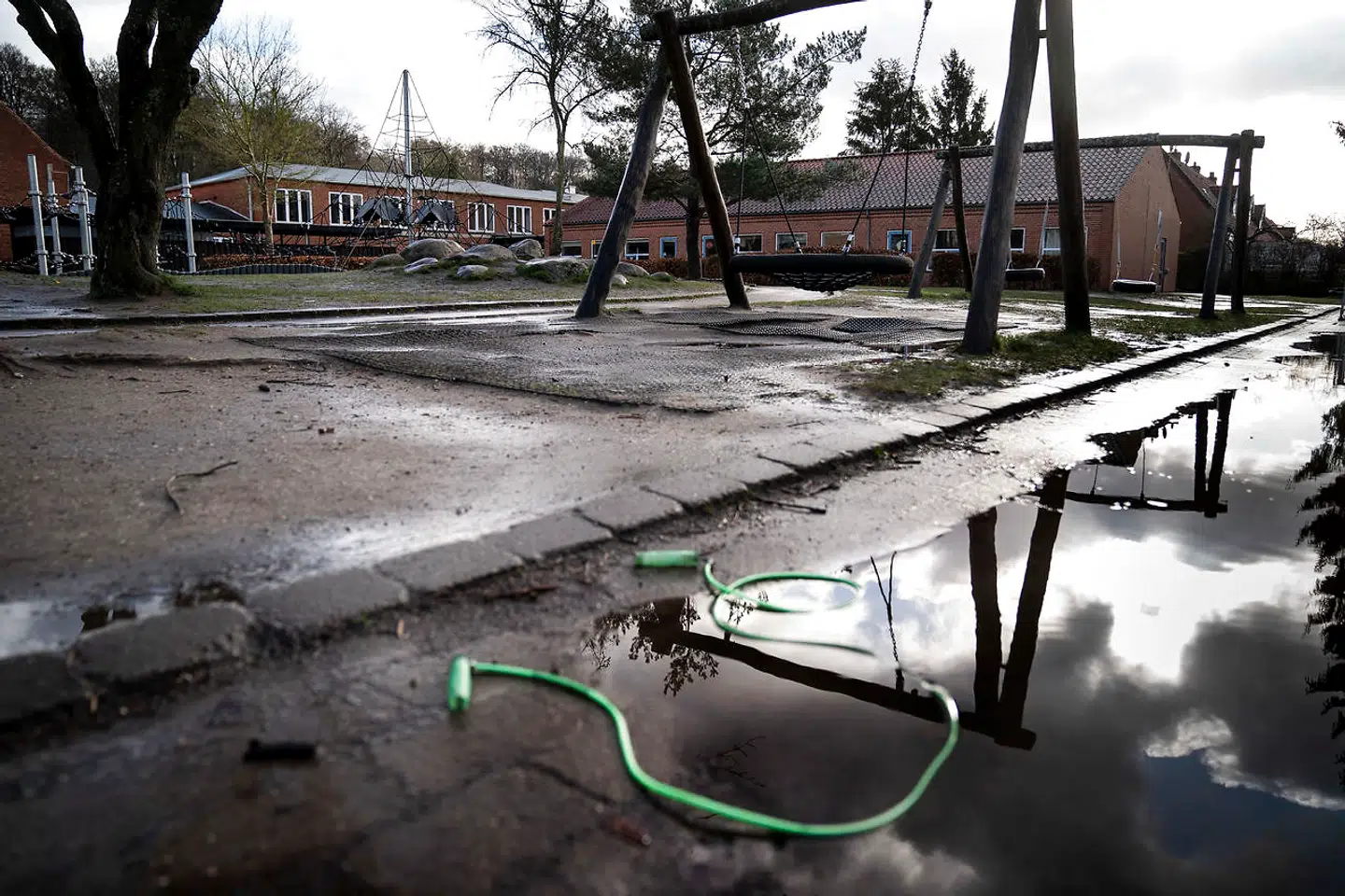 I marts lukkede skoler ned i hele landet, nu bliver en stor del af eleverne igen sendt hjem i 38 kommuner. (Foto: Liselotte Sabroe/Ritzau Scanpix)