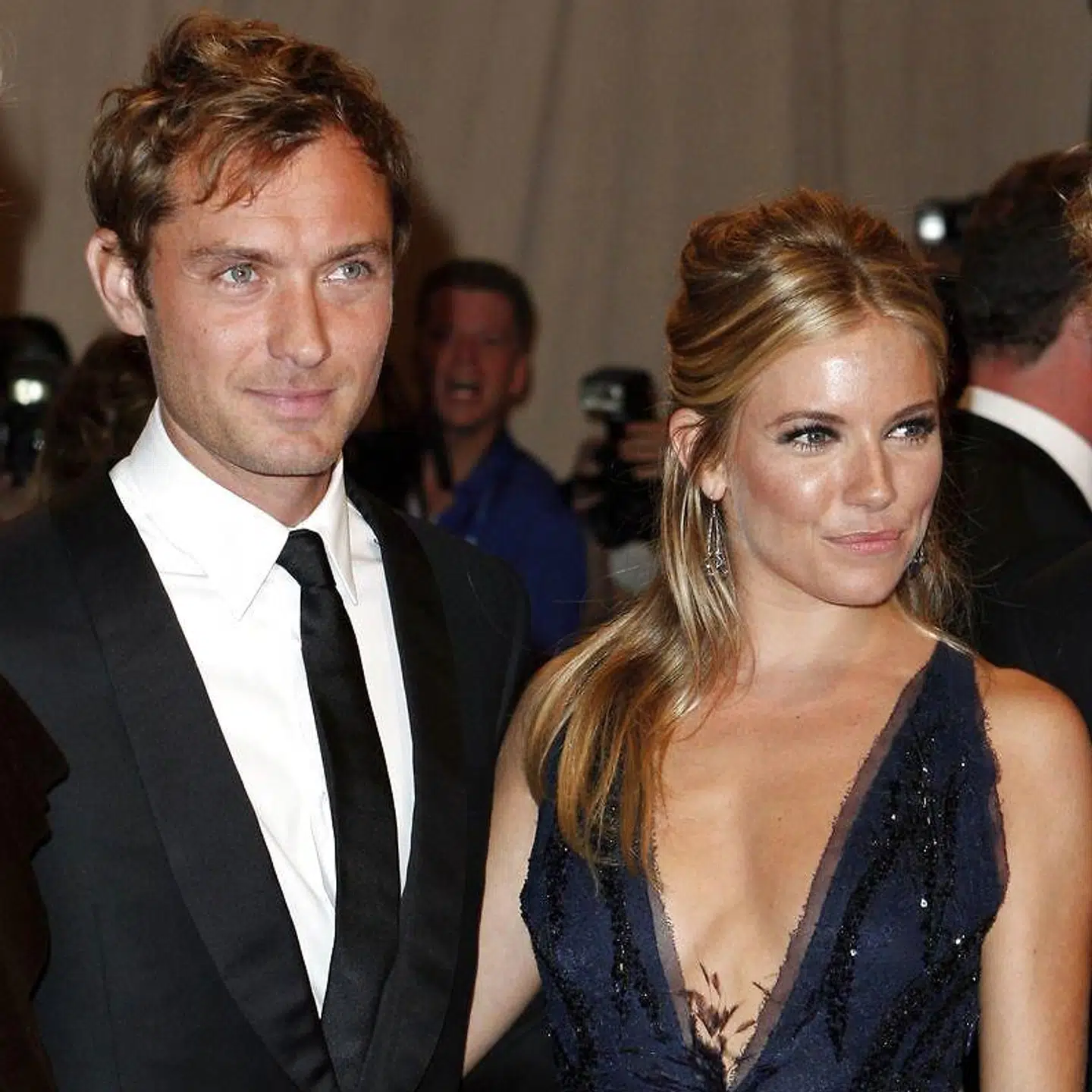 Skuespillerparret Jude Law og Sienna Miller fik meget omtale, mens de var sammen. Ligeledes fik deres brud en masse opmærksomhed.