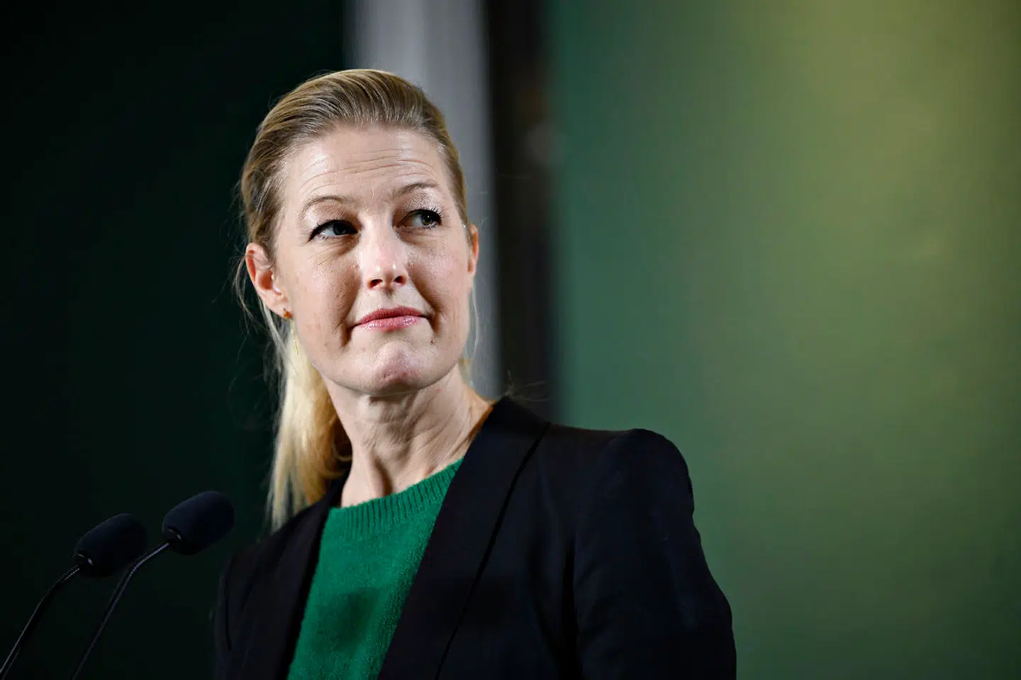 Sofie Carsten Nielsen (R), da finansministeren, skatteministeren og aftalepartierne præsenterer en grøn vejtransportaftale ved et pressemøde i Finansministeriet fredag 4. december 2020. (Foto: Philip Davali/Ritzau Scanpix)