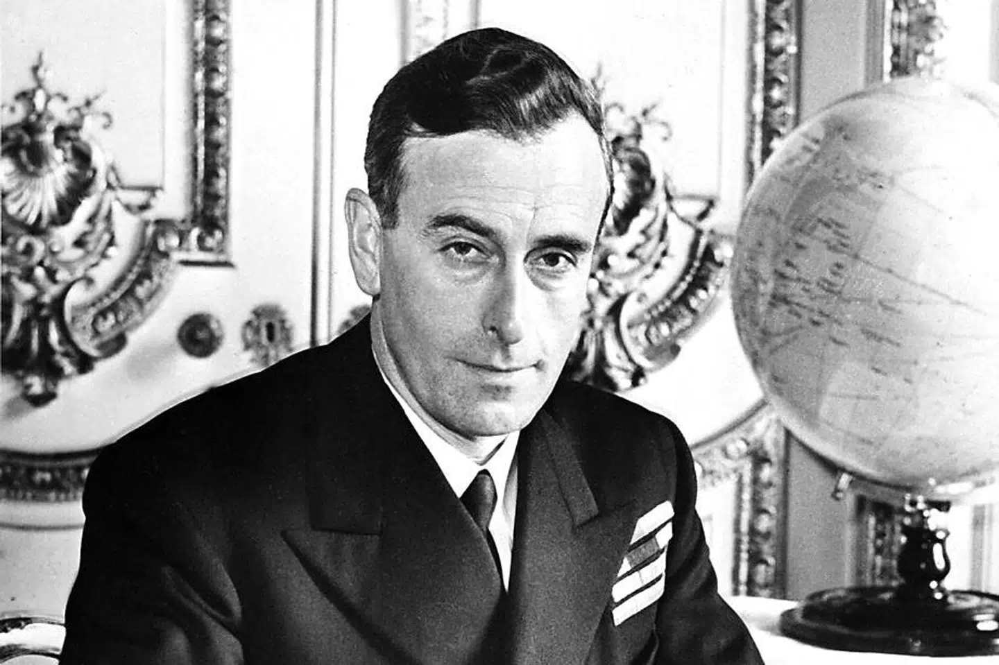 Den dekorerede krigshelt lord Mountbatten.