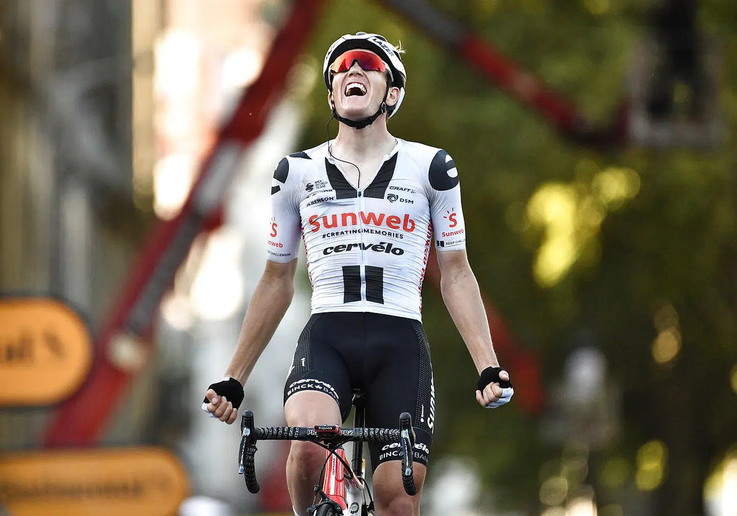 Søren Kragh Andersen kørte fra alle konkurrenterne kort før målet i Lyon. I en vild flugt fra et frådende felt formåede han at sejre på den spektakulære etape.