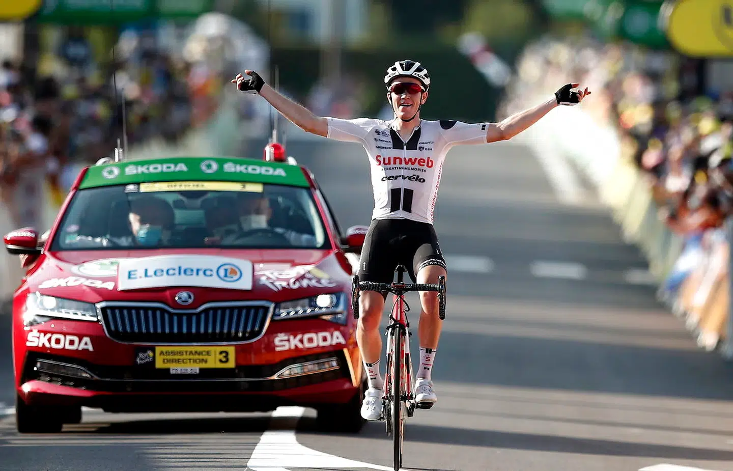 Ikke bare en, men to sejre! Søren Kragh Andersen moste også al konkurrence på 19. etape af Tour de France. Vanvittigt imponerende.
