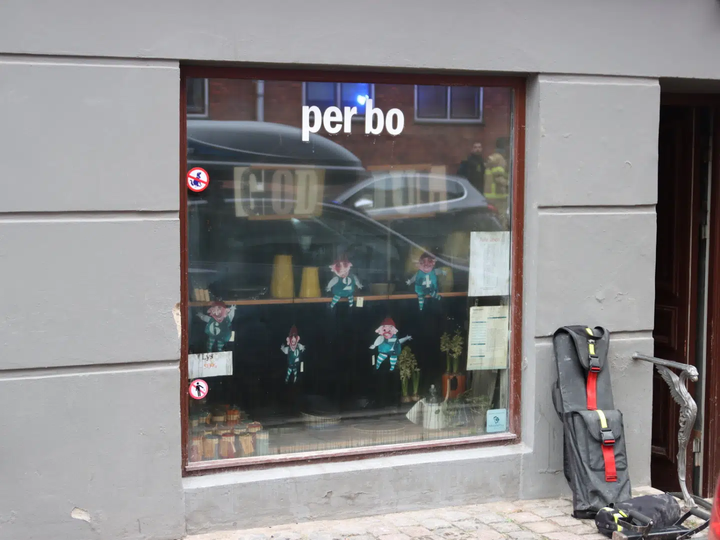 Det var i denne butik, at brandvæsenet var til stede. FOTO: presse-fotos.dk
