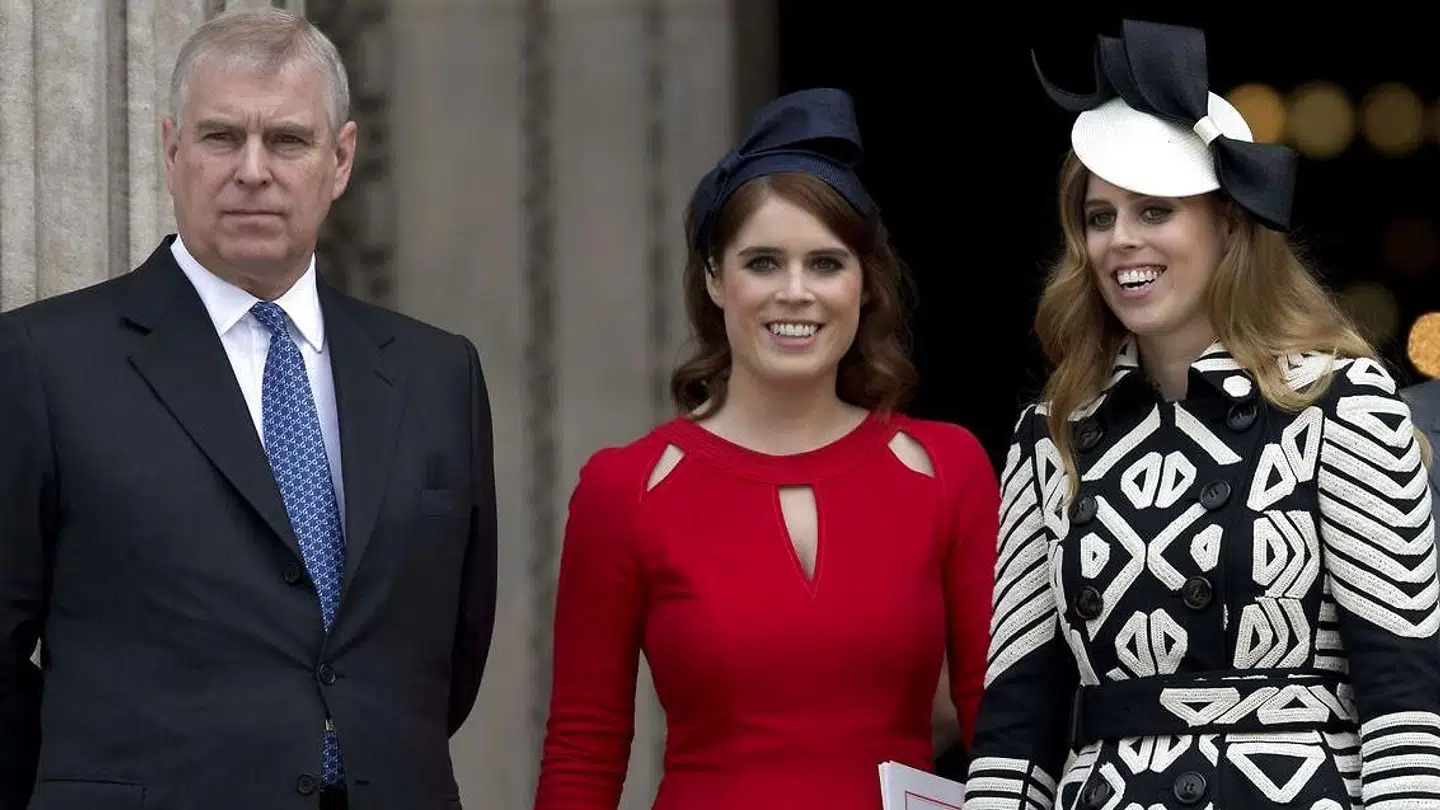 Prins Andrew med døtrene Beatrice og Eugenie.