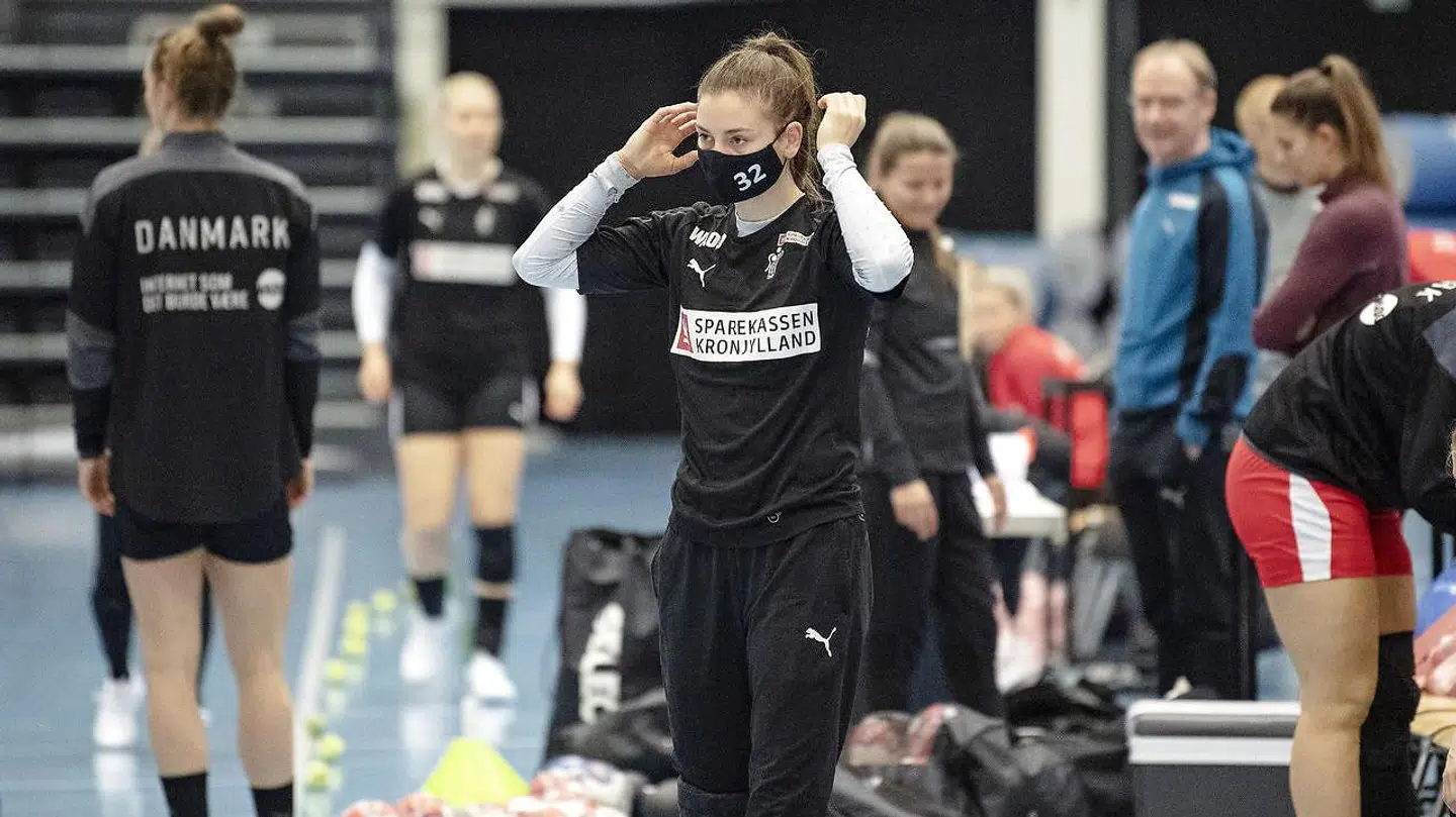 Landsholdet må kun gå ud for at træne eller spille kamp.