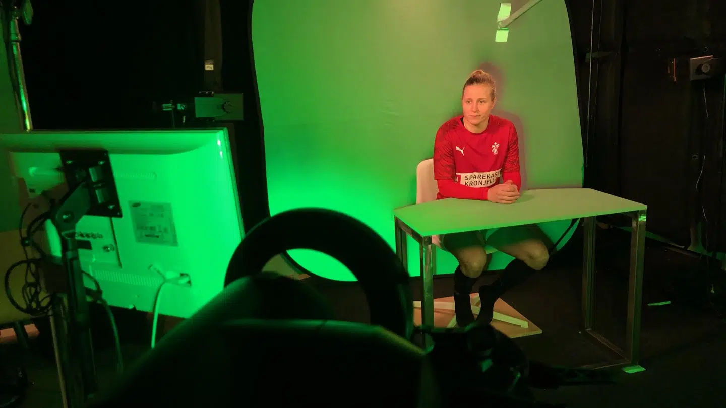 Fredag aften kunne seerne blandt andet se Mia Rej virtuelt i EM-studiet.