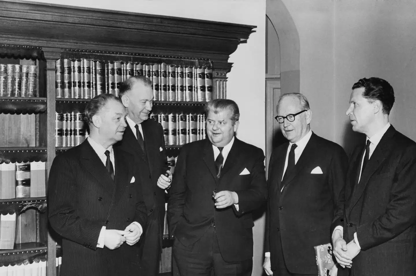 Per Hækkerup i selskab med andre nordiske udenrigsministre ved et møde i 1964, fra venstre til højre: Torsten Nilsson (Sverige), Guðmundur Ívarsson Guðmundsson (Island), Per Hækkerup (Danmark), Halvard Manthey Lange (Norge) og Eino Jaakko Untamo Hallama (Finland).