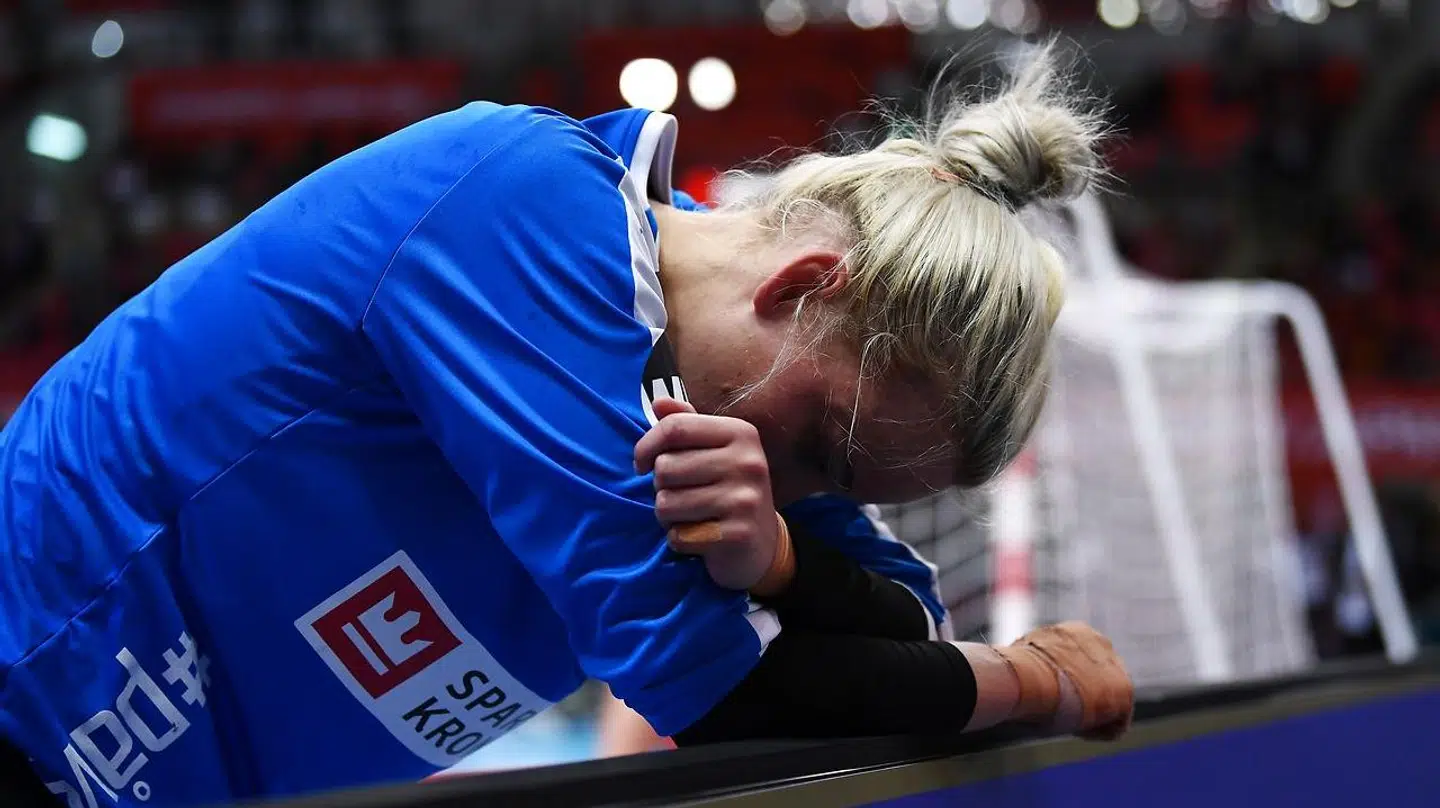 Sandra Toft efter VM-kampen mod Serbien i Japan sidste år. Det uafgjorte resultat betød 'farvel og tak' til Danmark – og nul OL-kvalifikation.
