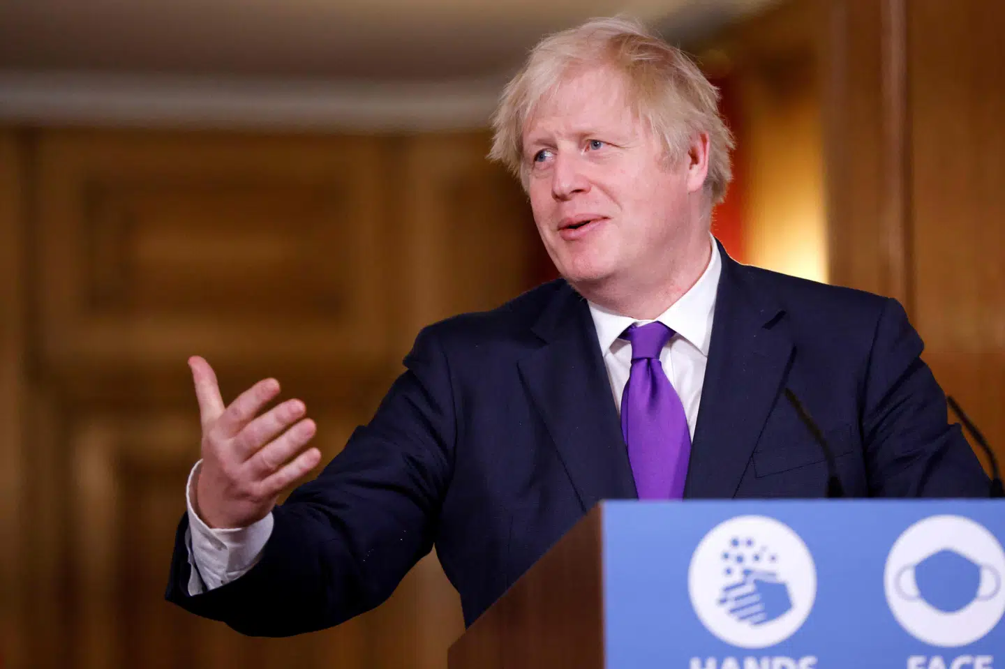 Premierminister Boris Johnson holdt onsdag et virtuelt pressemøde fra regeringskontoret i Downing Street 10, hvor han fortalte om vaccinegodkendelsen. John Sibley/Ritzau Scanpix