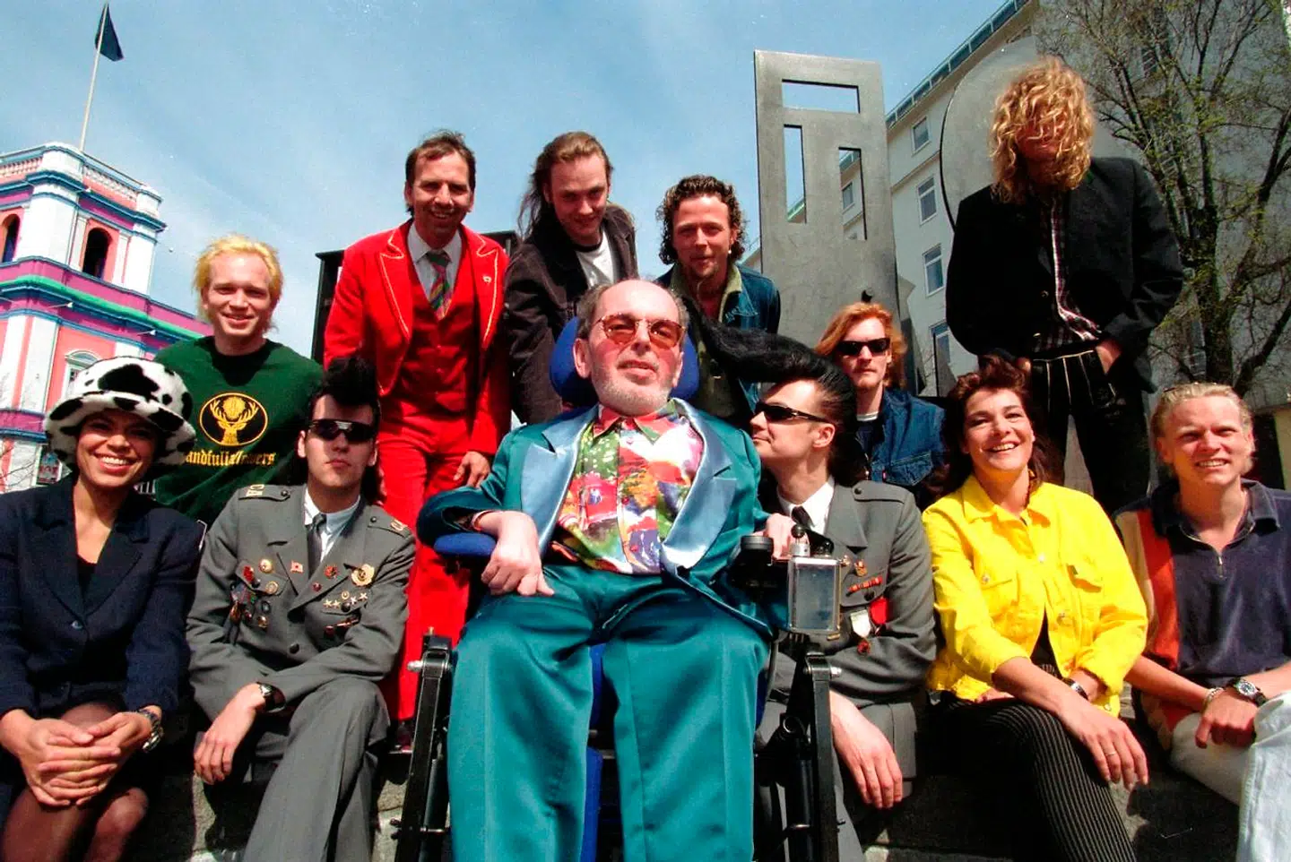 Evald Krog her fotograferet med 1995-holdet omkring Grøn Koncert. Blandt andre D.A.D. og Lis Sørensen samt mangeårig konferencer Jacob Haugaard.