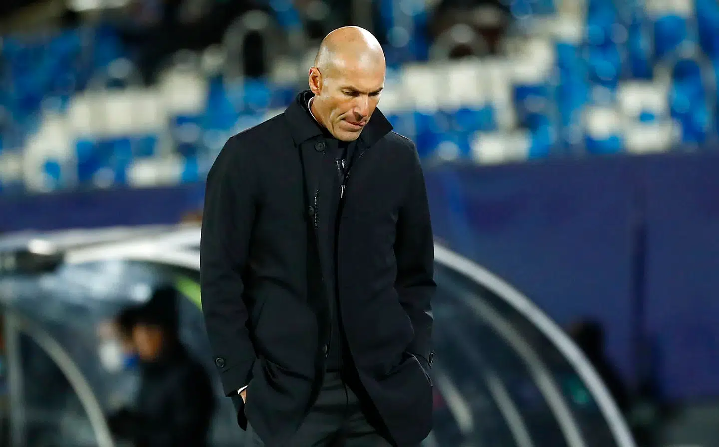 Zidane er mere og mere alene.