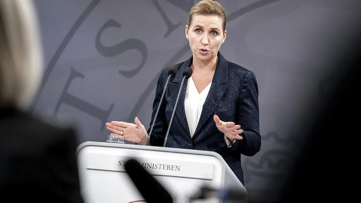 Statsminister Mette Frederiksen (S) og regeringen satte restriktioner for Danmark, der skulle holde forsamlingerne på 10 eller under. (Foto: Mads Claus Rasmussen/Ritzau Scanpix)