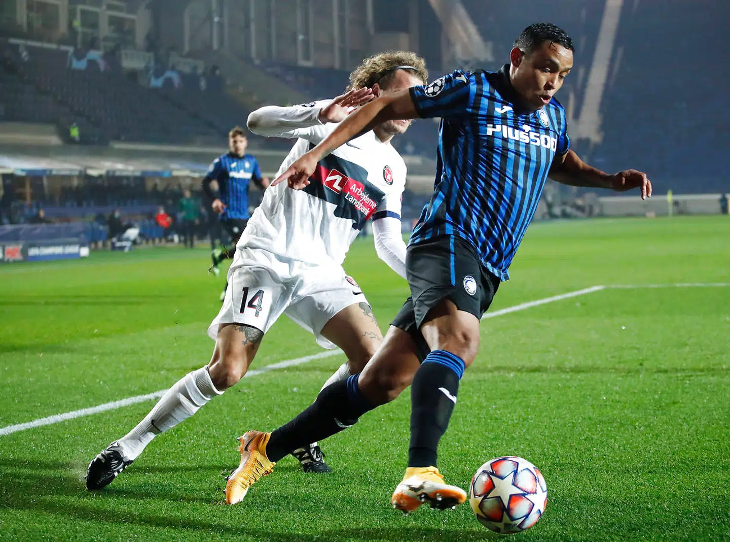 Soccer Football - Champions League - Group D - Atalanta v FC Midtjylland - Stadio Atleti Azzurri, Bergamo, Italy - December 1, 2020 Atalanta's Luis Muriel in action with FC Midtjylland's Alexander Scholz REUTERS/Alessandro Garofalo