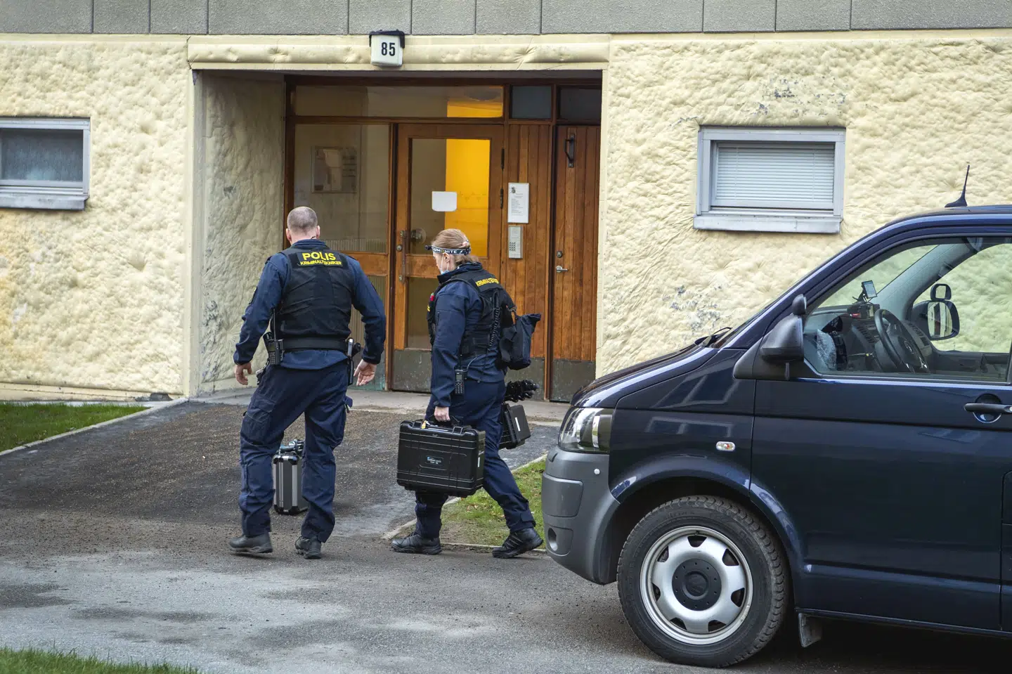 En 41-årig mand, som menes at være blevet holdt indespærret af sin mor i en lejlighed syd for Stockholm, skal afhøres af politiet, skriver den svenske avis Expressen tirsdag. Mandens 70-årige mor er anholdt. 10090 Claudio Bresciani / Tt/Ritzau Scanpix