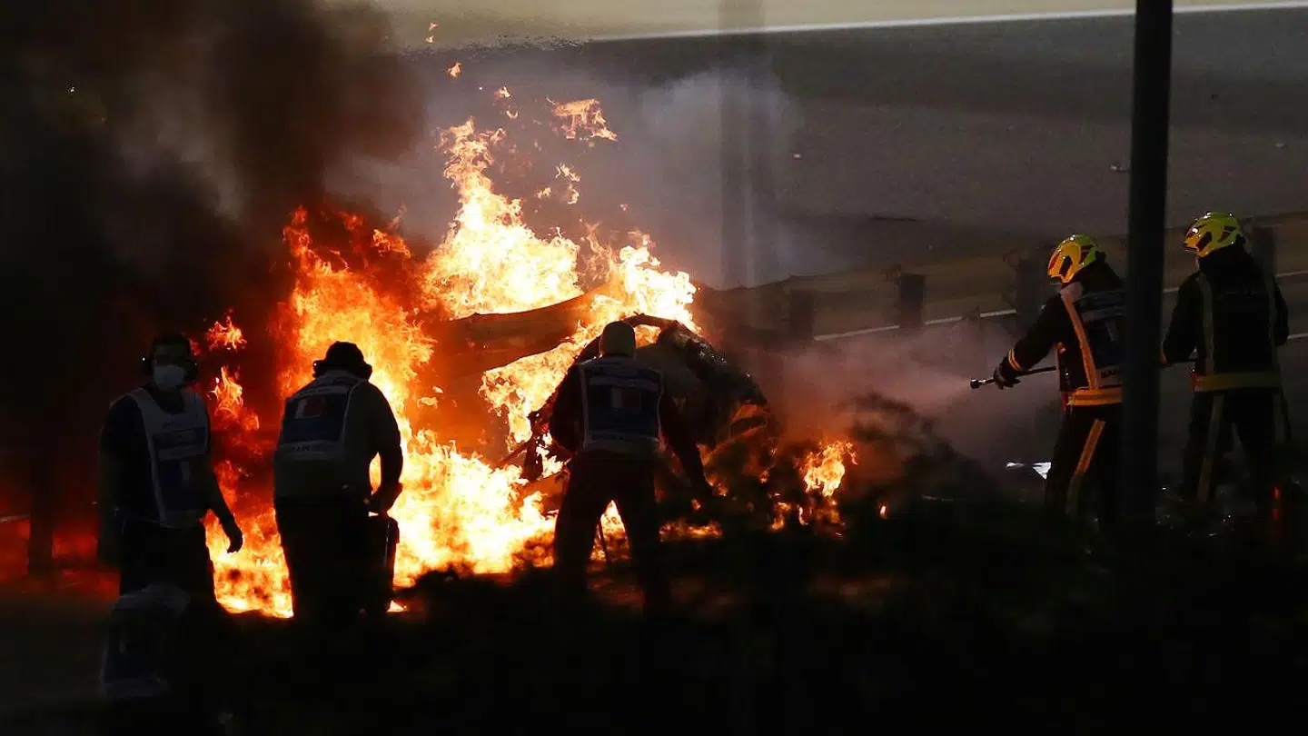 Flammerne var mange efter sammenstødet med autoværnet.